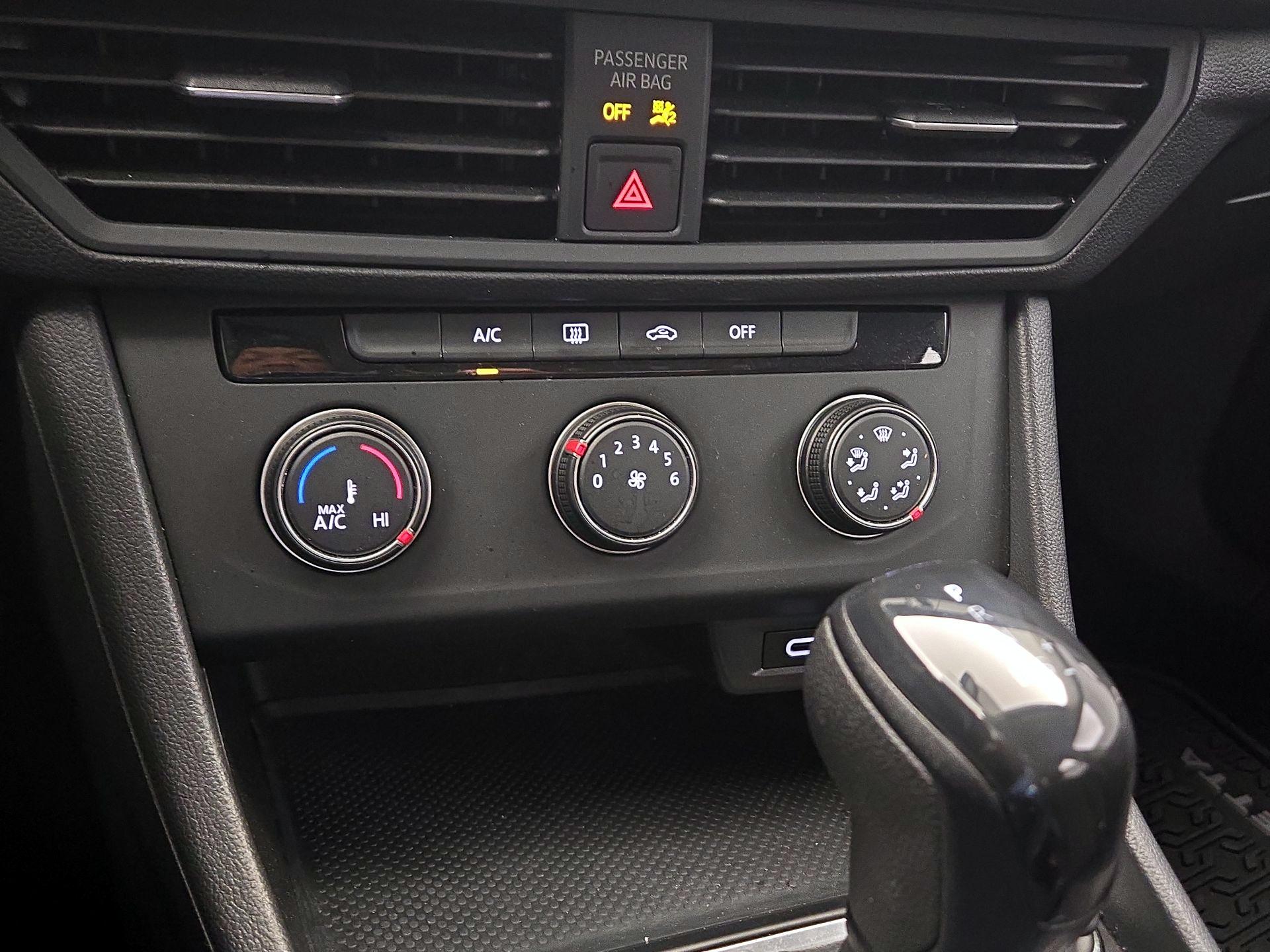 Thumbnail: 2022 Volkswagen Jetta - 16