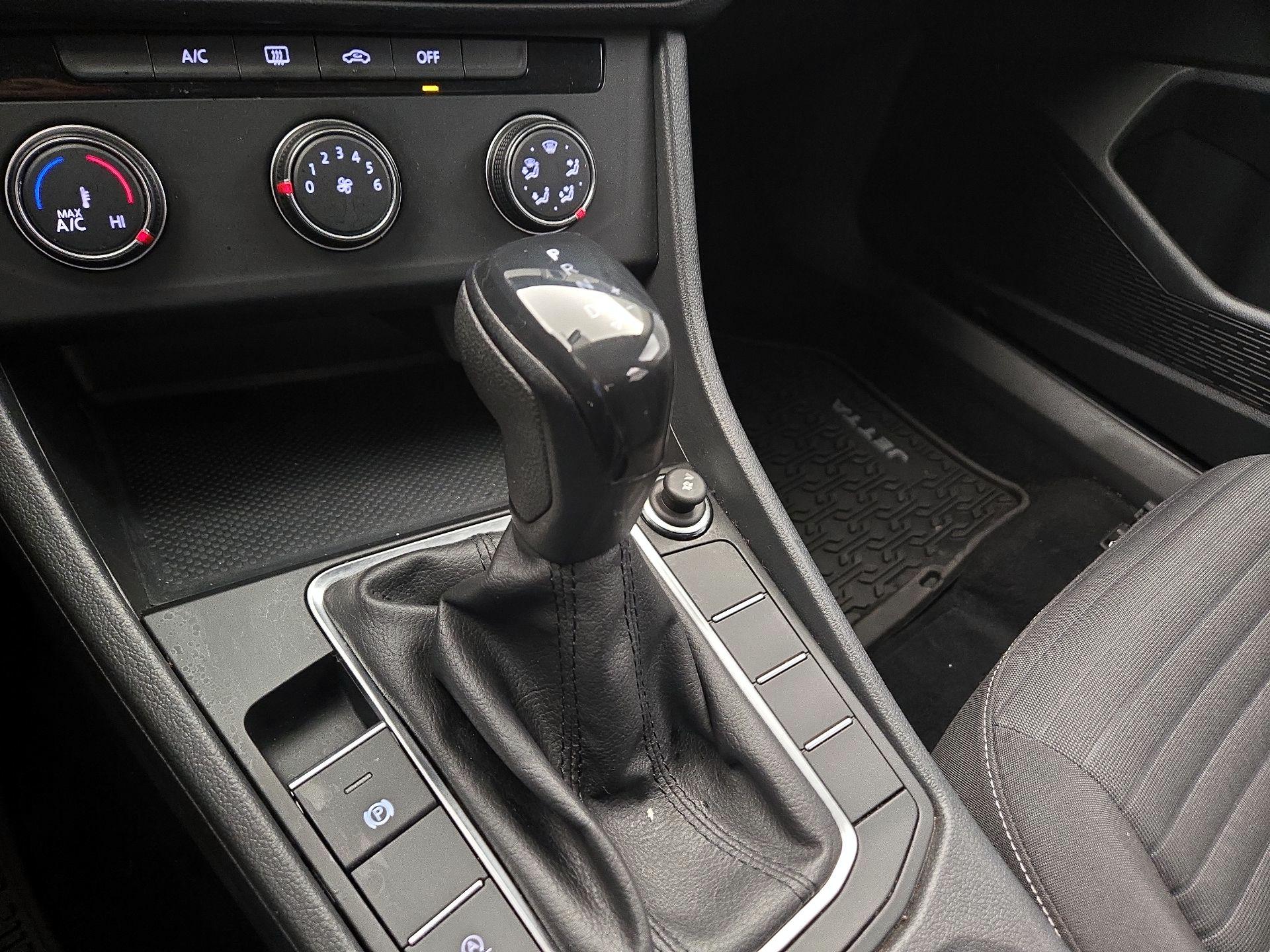 Thumbnail: 2022 Volkswagen Jetta - 17