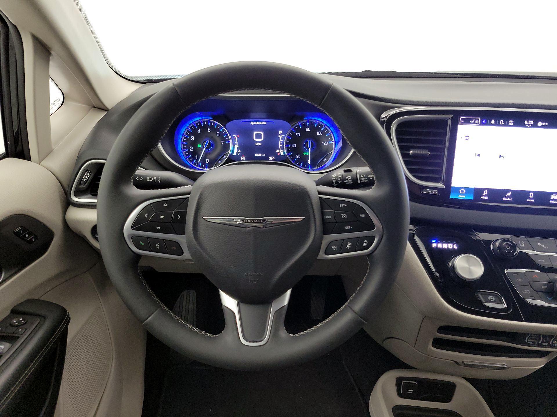 Thumbnail: 2024 Chrysler Pacifica - 10