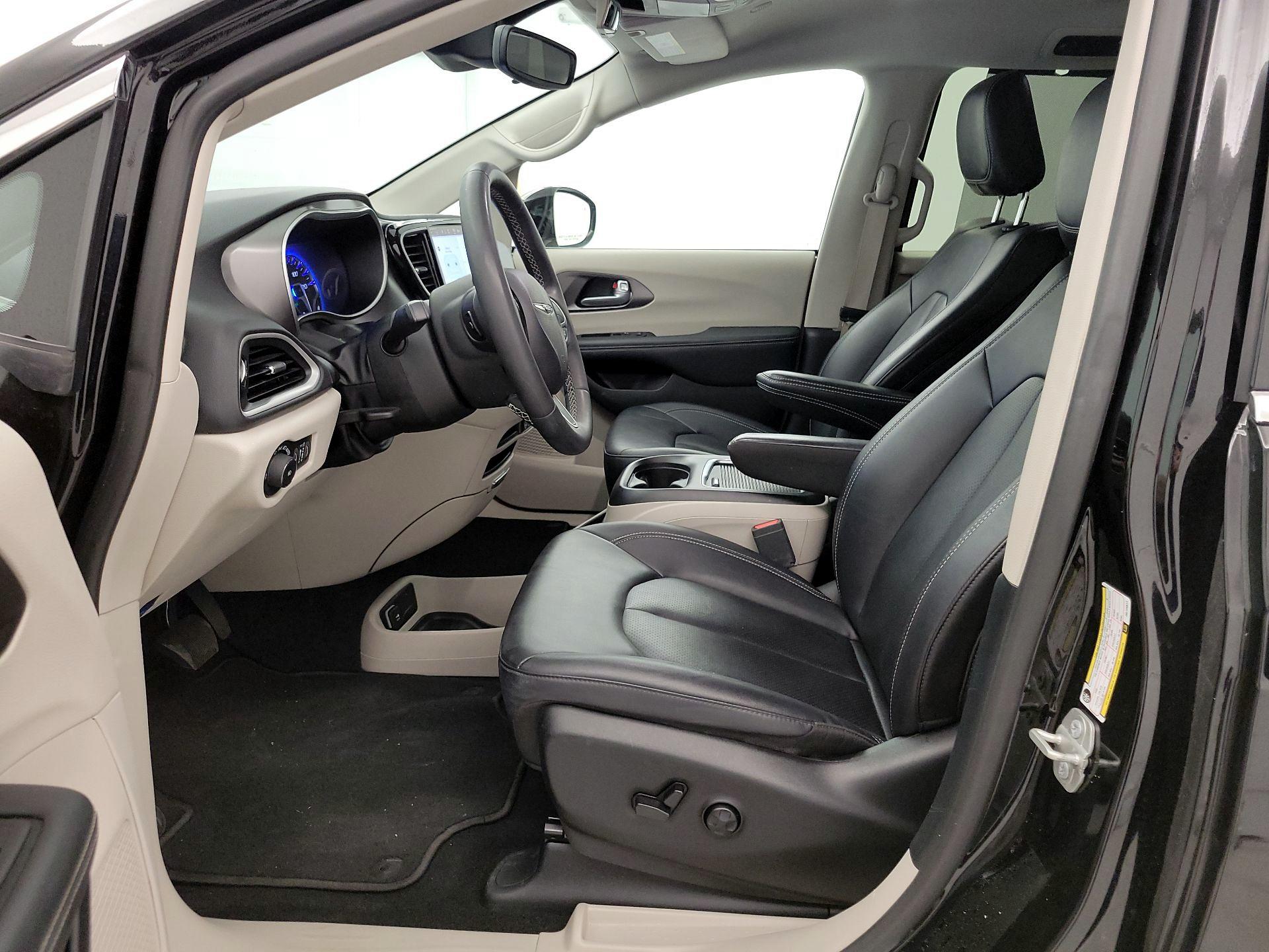 Thumbnail: 2024 Chrysler Pacifica - 11