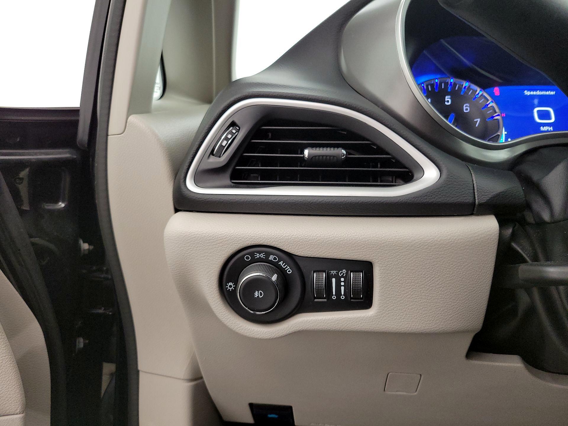 Thumbnail: 2024 Chrysler Pacifica - 13