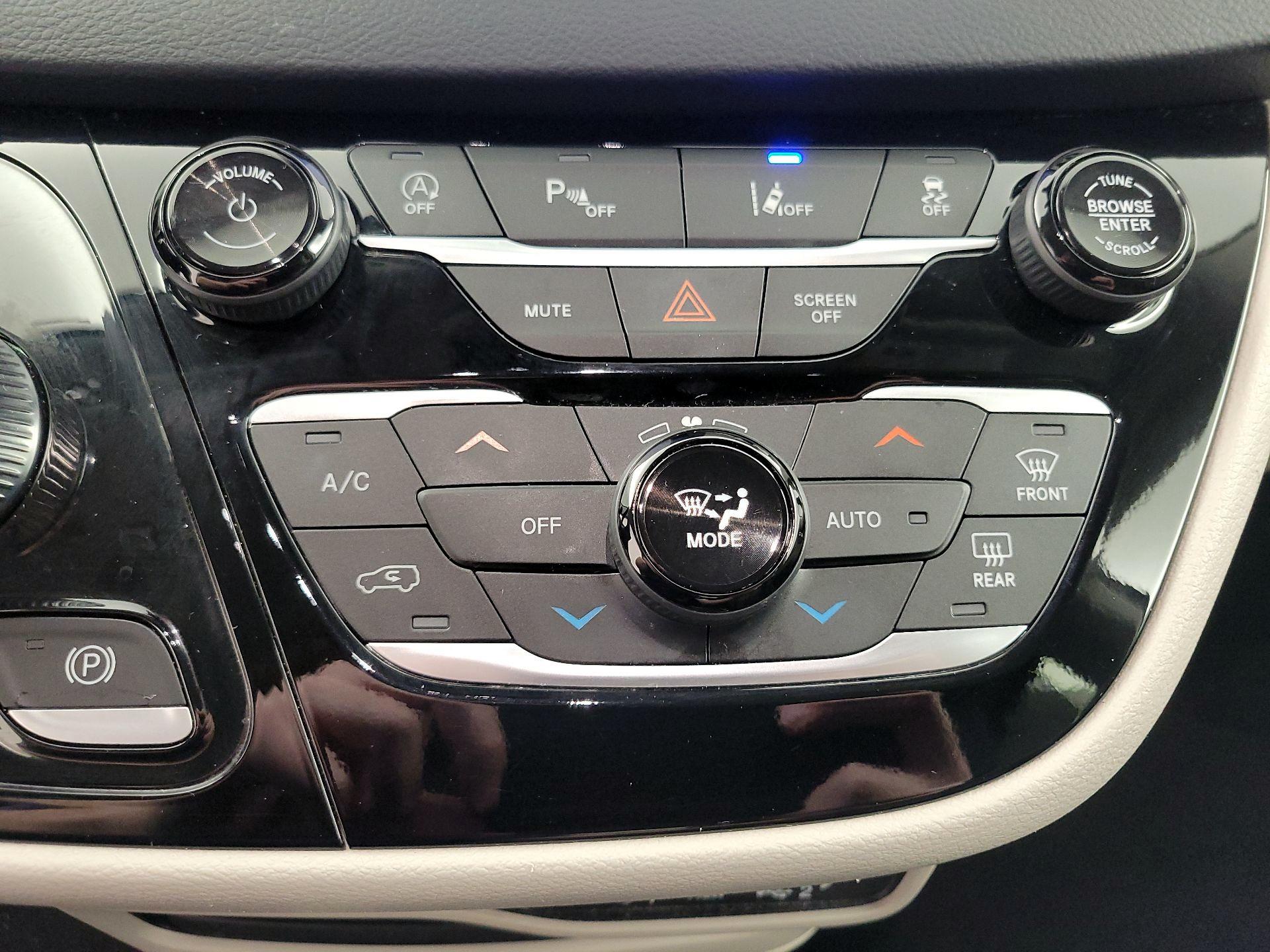 Thumbnail: 2024 Chrysler Pacifica - 16