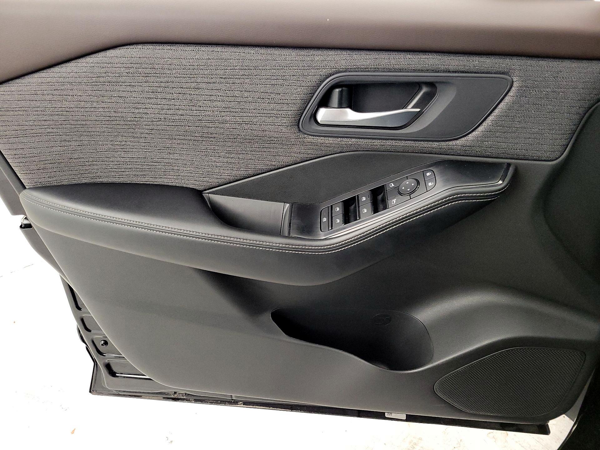 Thumbnail: 2023 Nissan Rogue - 12