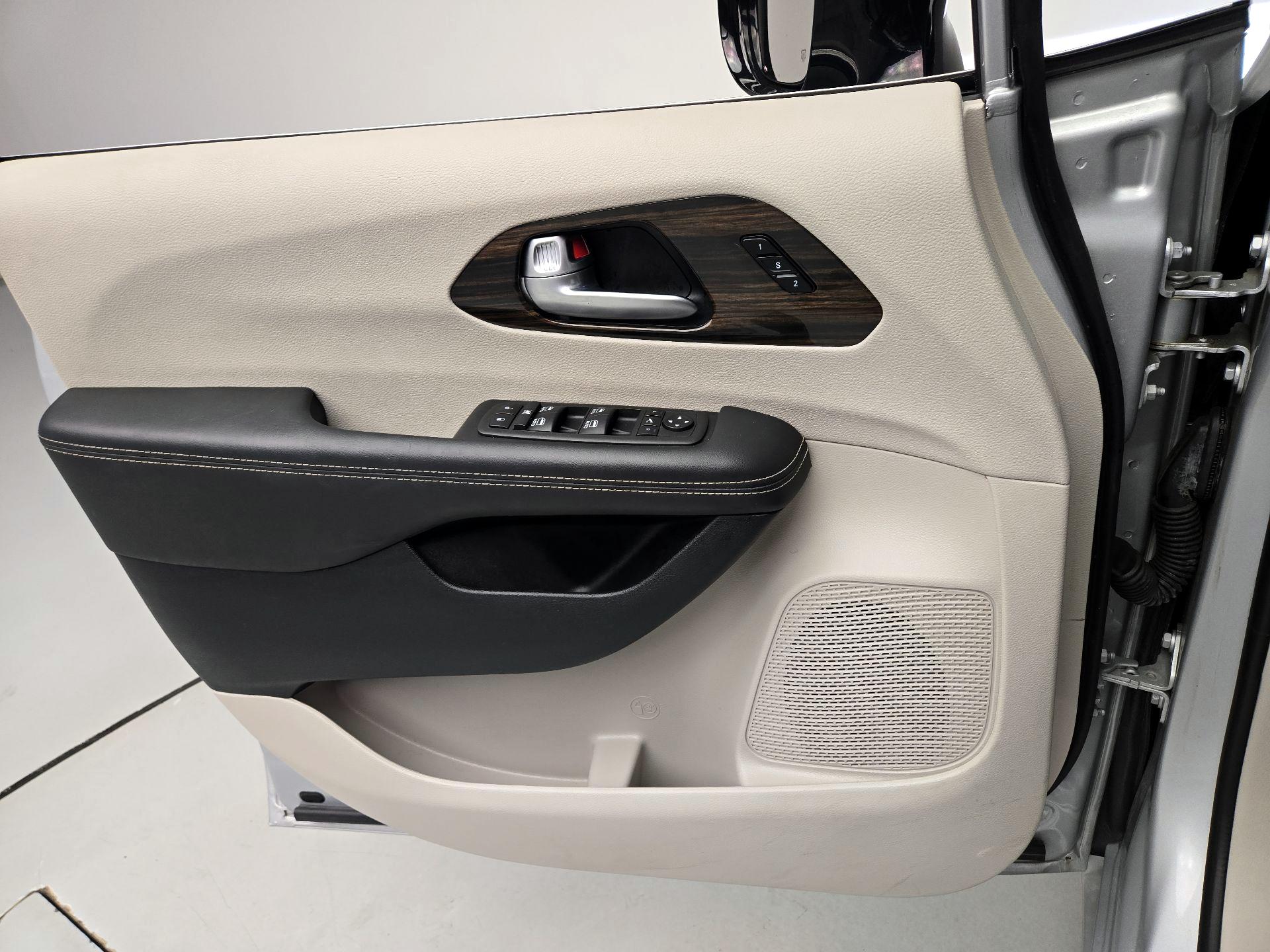 Thumbnail: 2024 Chrysler Pacifica - 12