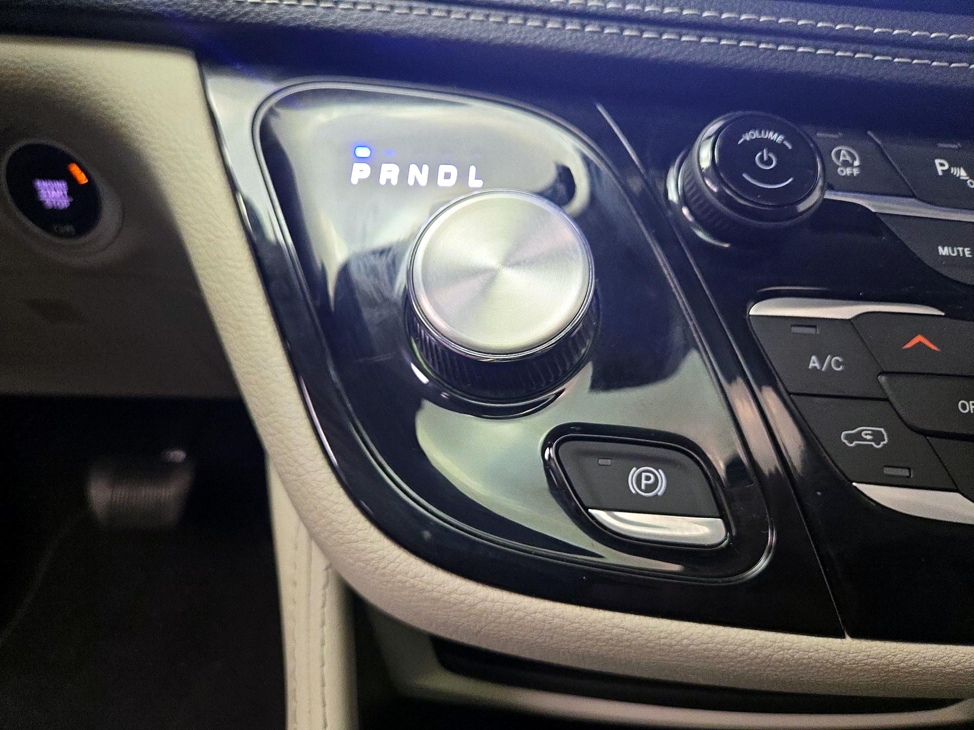 Thumbnail: 2024 Chrysler Pacifica - 18