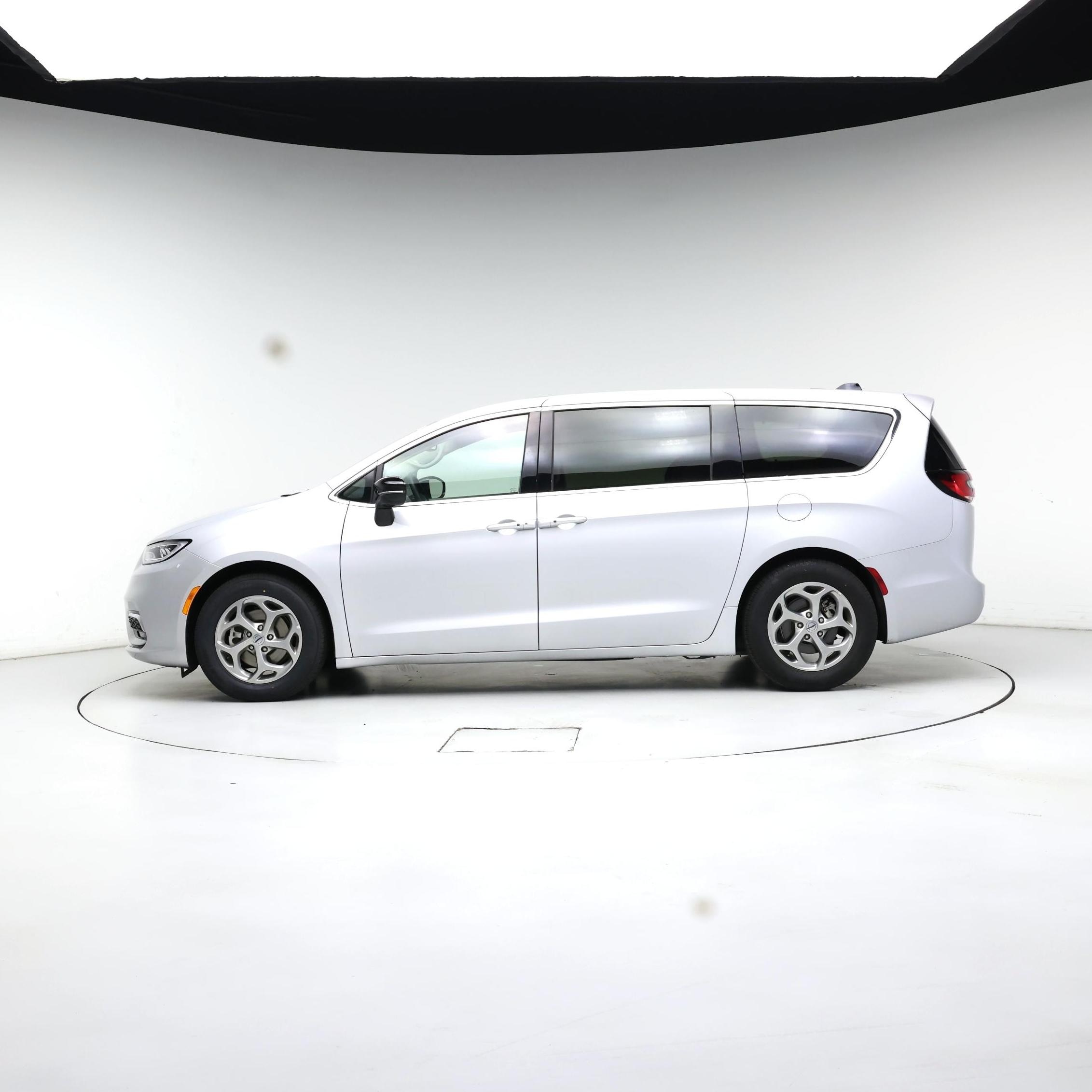 Thumbnail: 2024 Chrysler Pacifica - 3