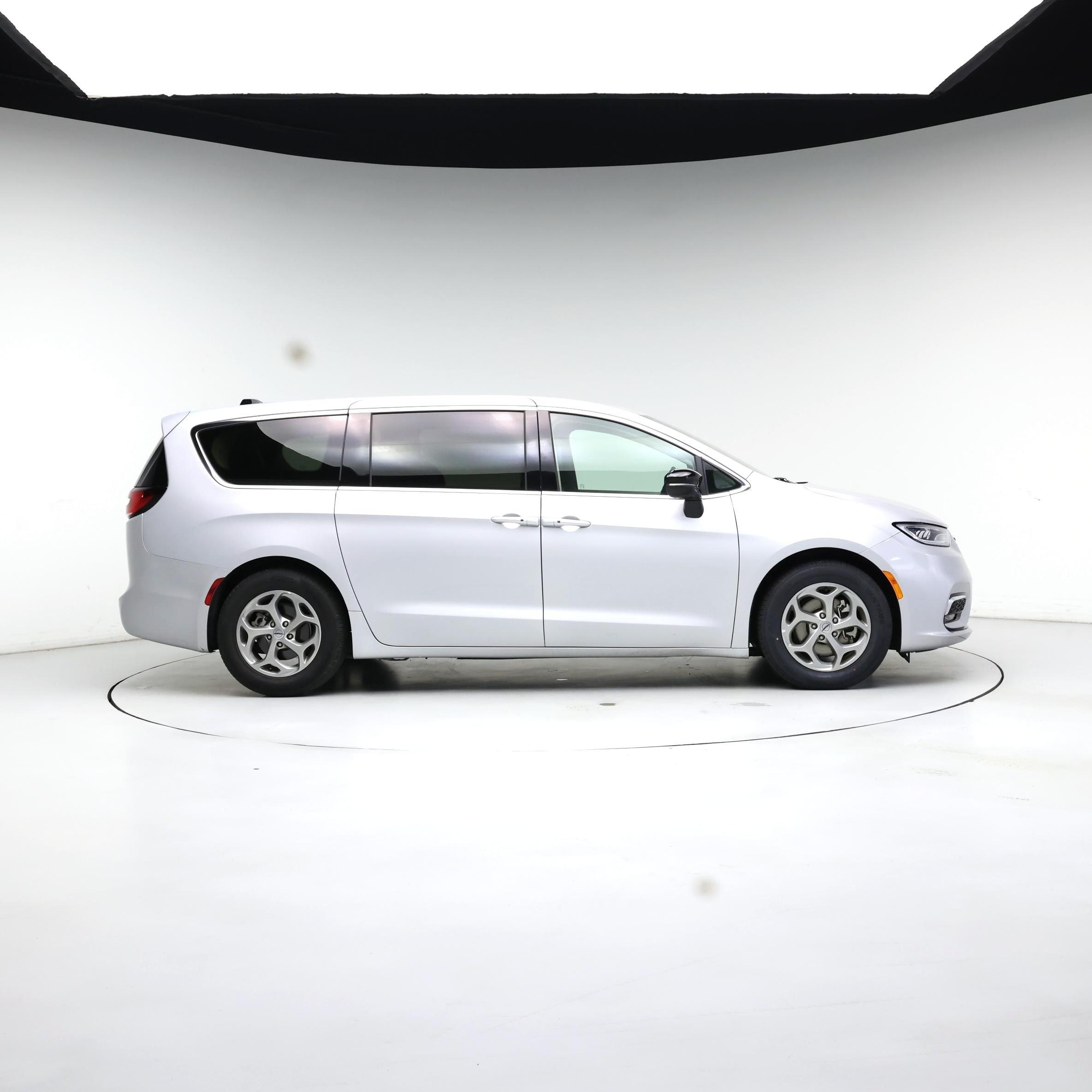 Thumbnail: 2024 Chrysler Pacifica - 7