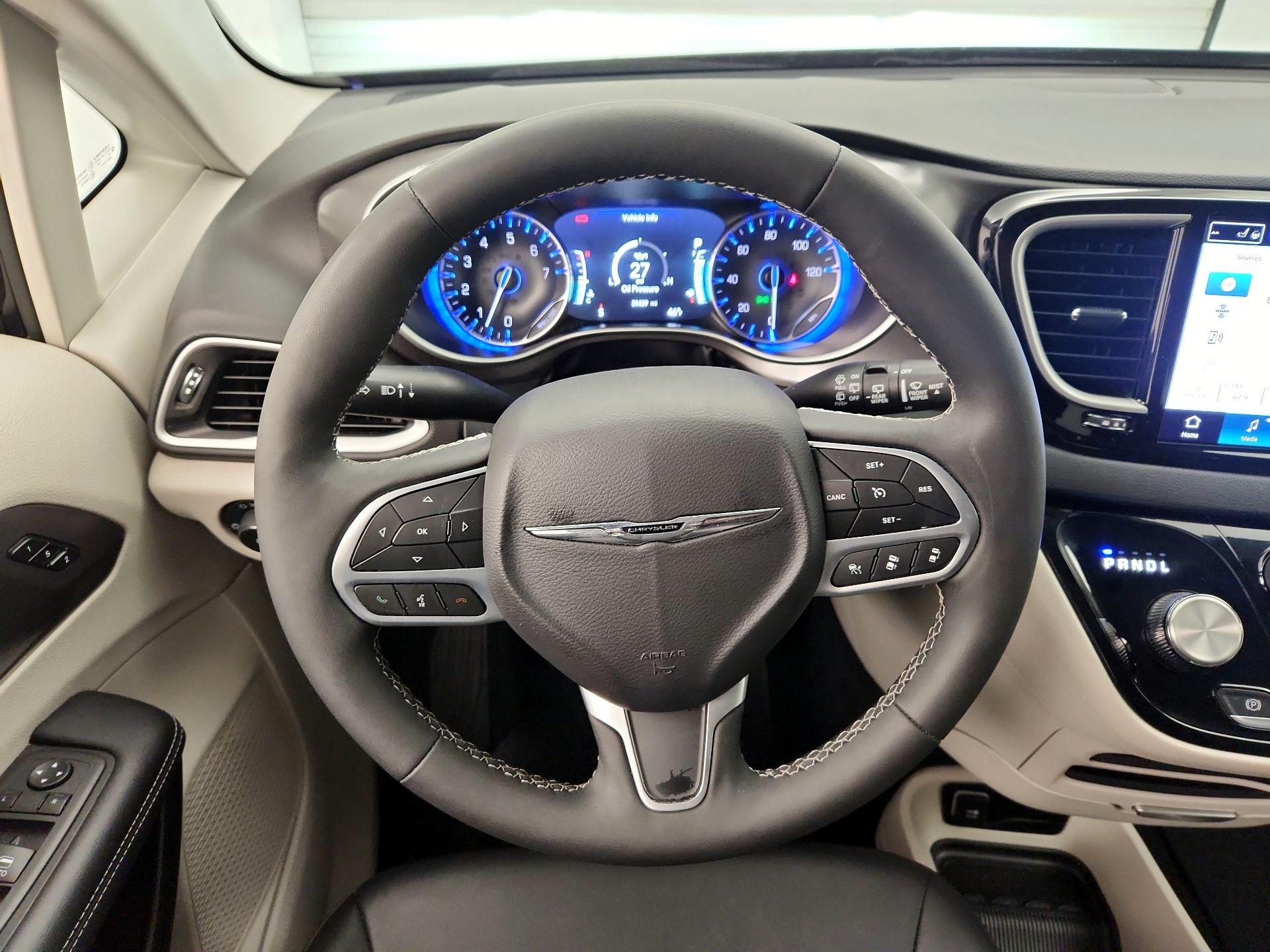 Thumbnail: 2024 Chrysler Pacifica - 10