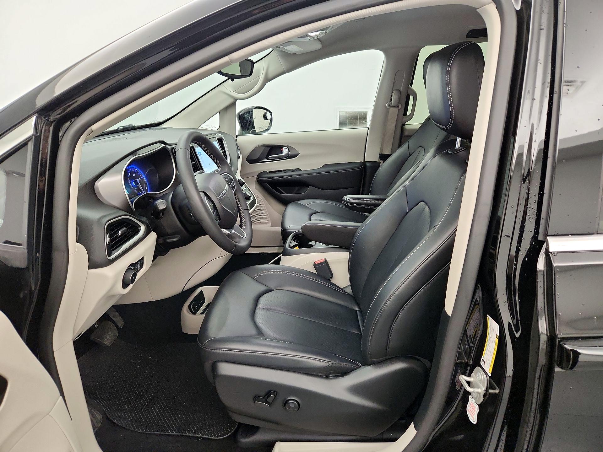 Thumbnail: 2024 Chrysler Pacifica - 11