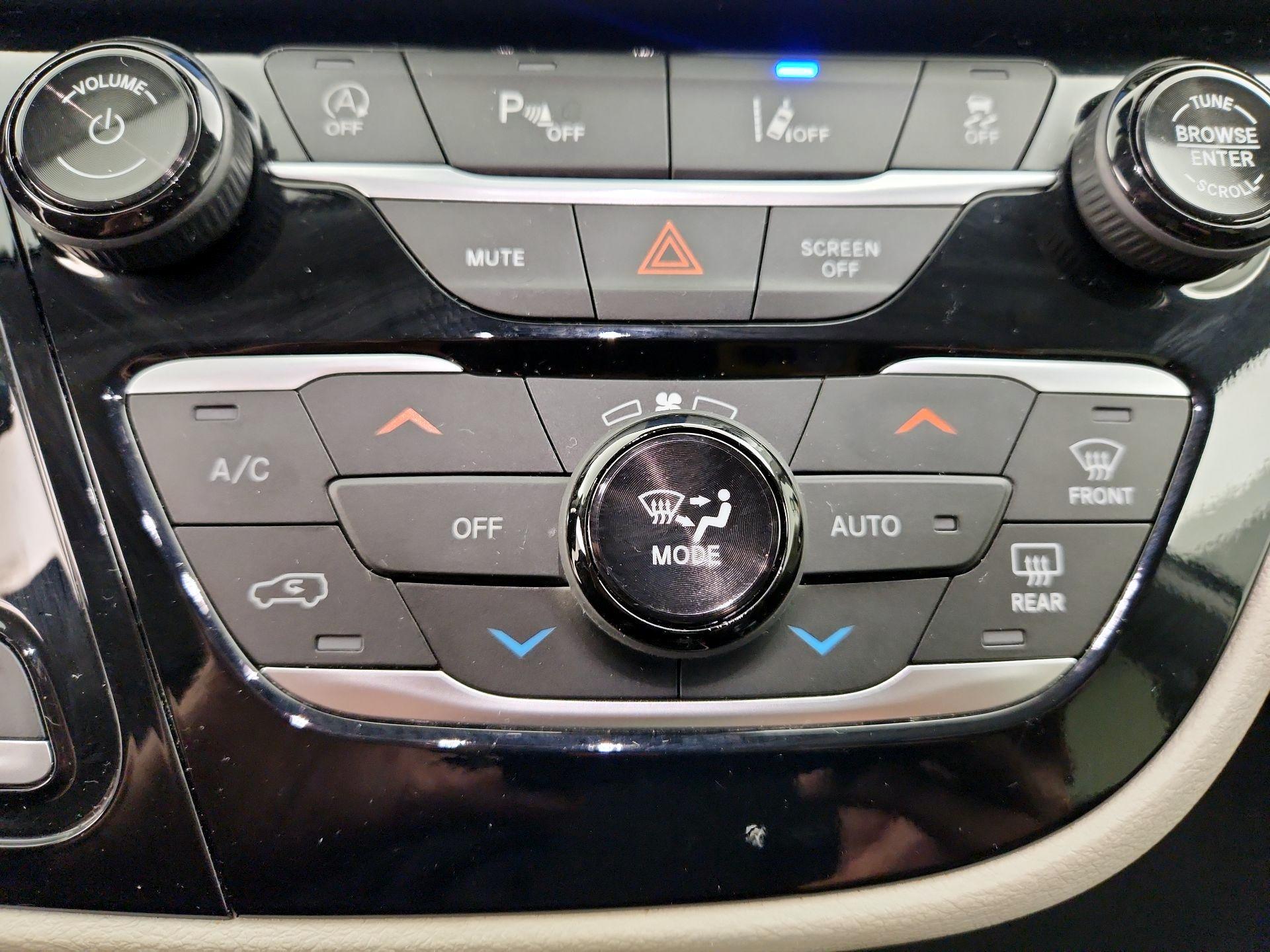 Thumbnail: 2024 Chrysler Pacifica - 16