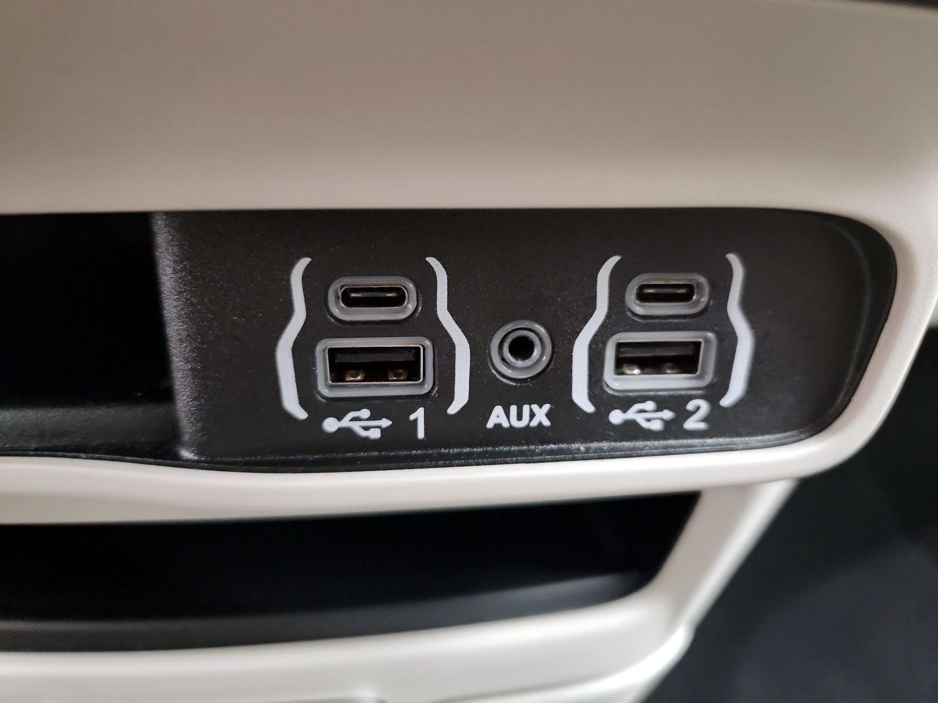 Thumbnail: 2024 Chrysler Pacifica - 18