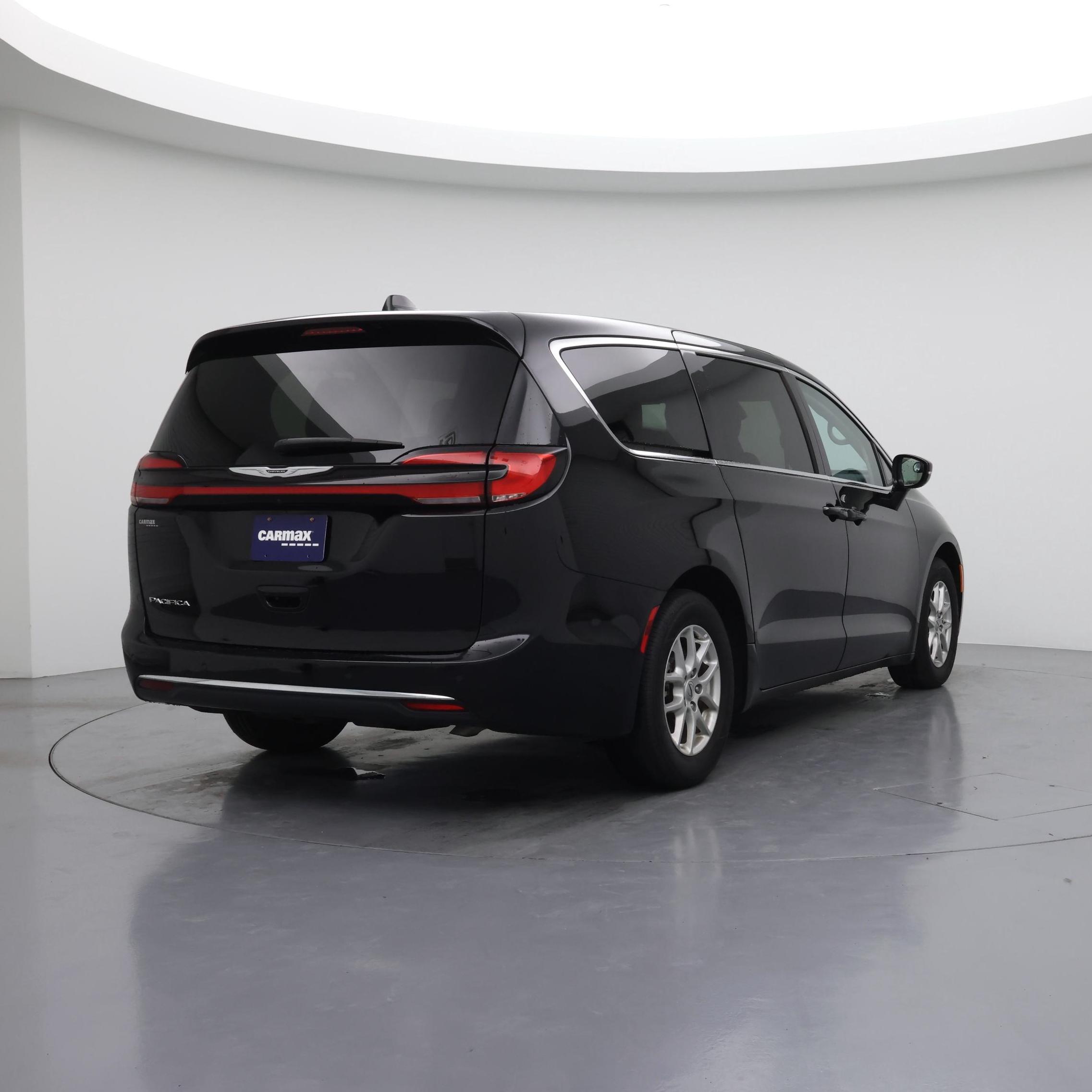 Thumbnail: 2024 Chrysler Pacifica - 8