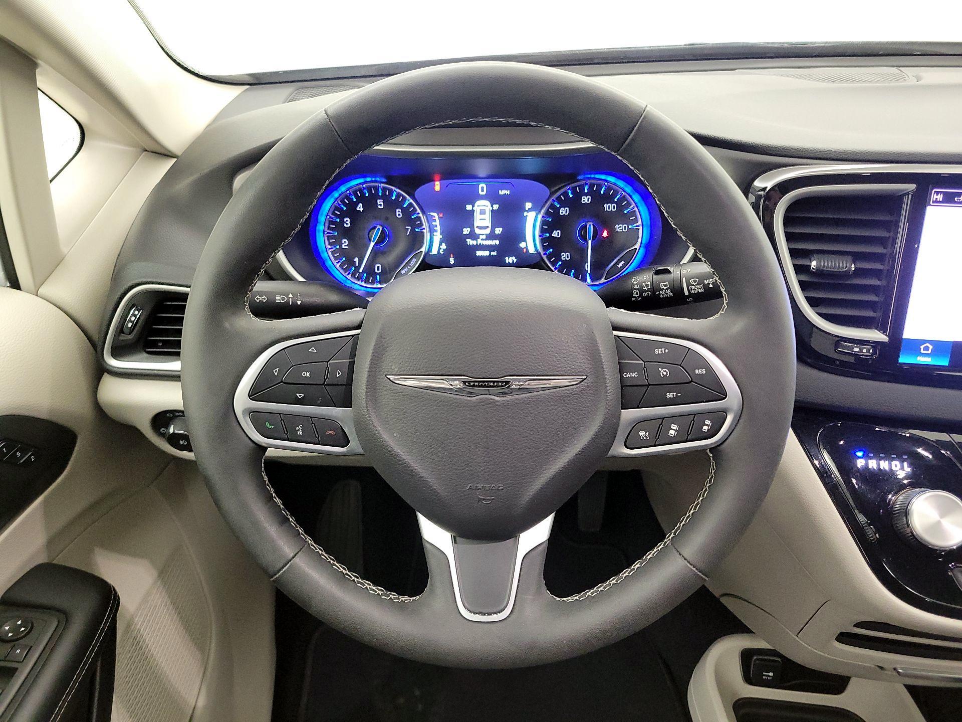 Thumbnail: 2024 Chrysler Pacifica - 10