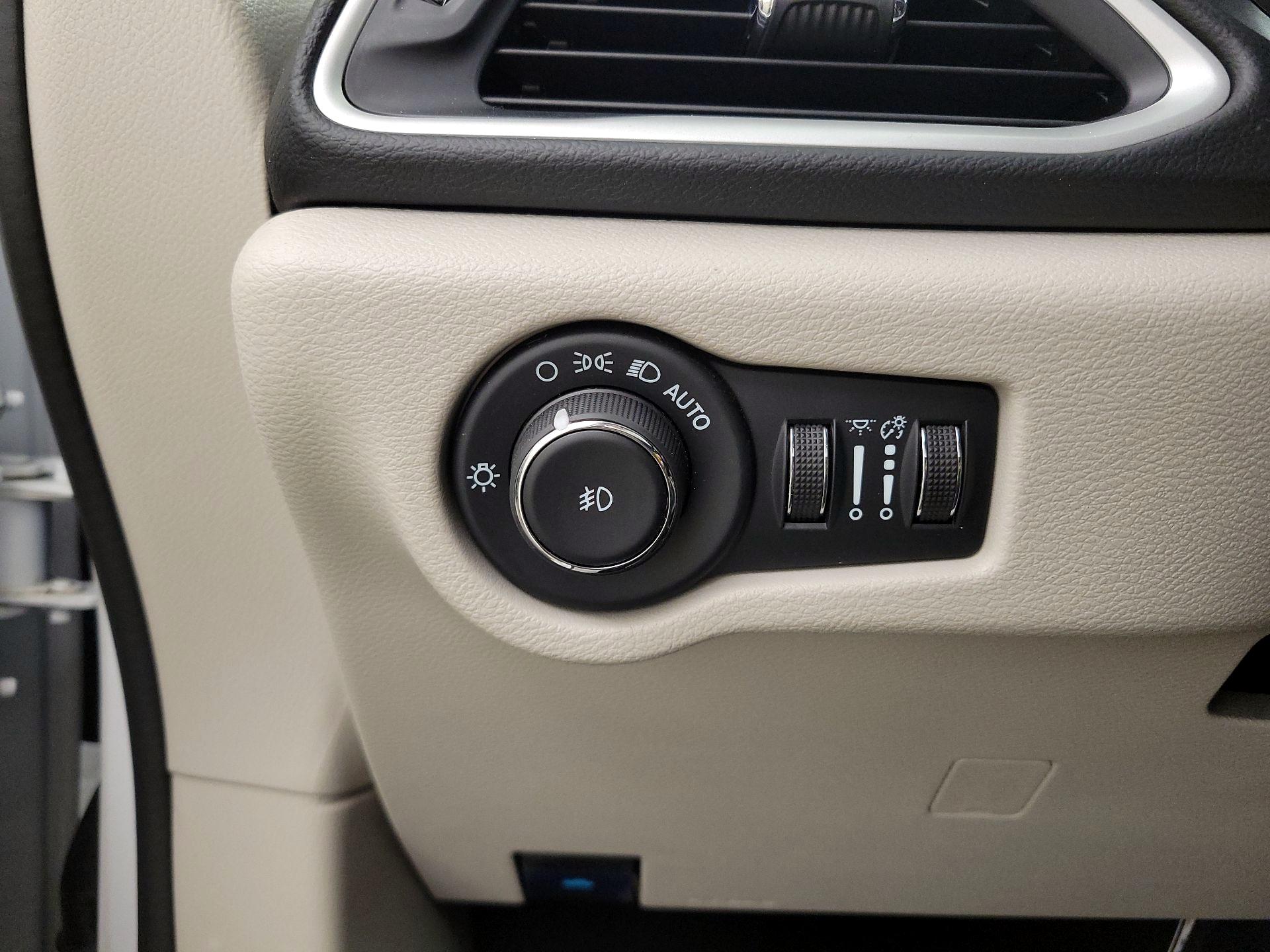 Thumbnail: 2024 Chrysler Pacifica - 13