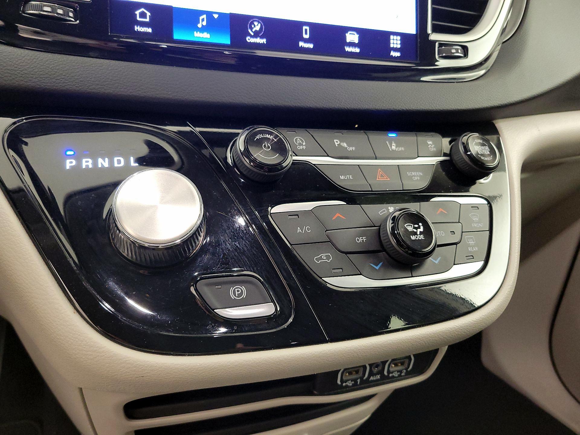 Thumbnail: 2024 Chrysler Pacifica - 16