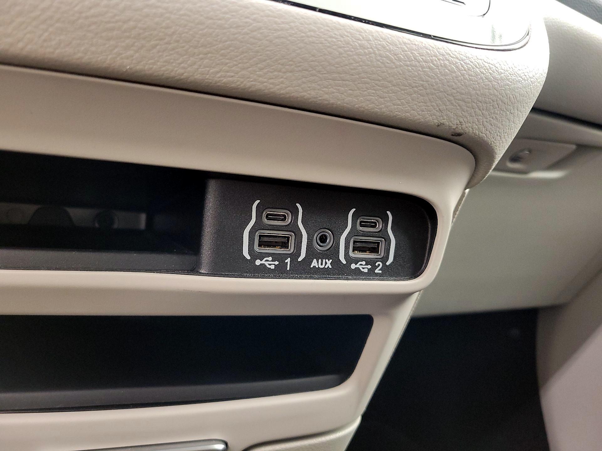 Thumbnail: 2024 Chrysler Pacifica - 18