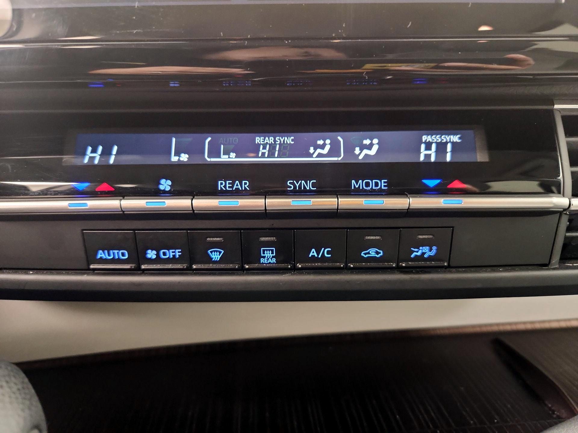 Thumbnail: 2024 Toyota Sienna - 16