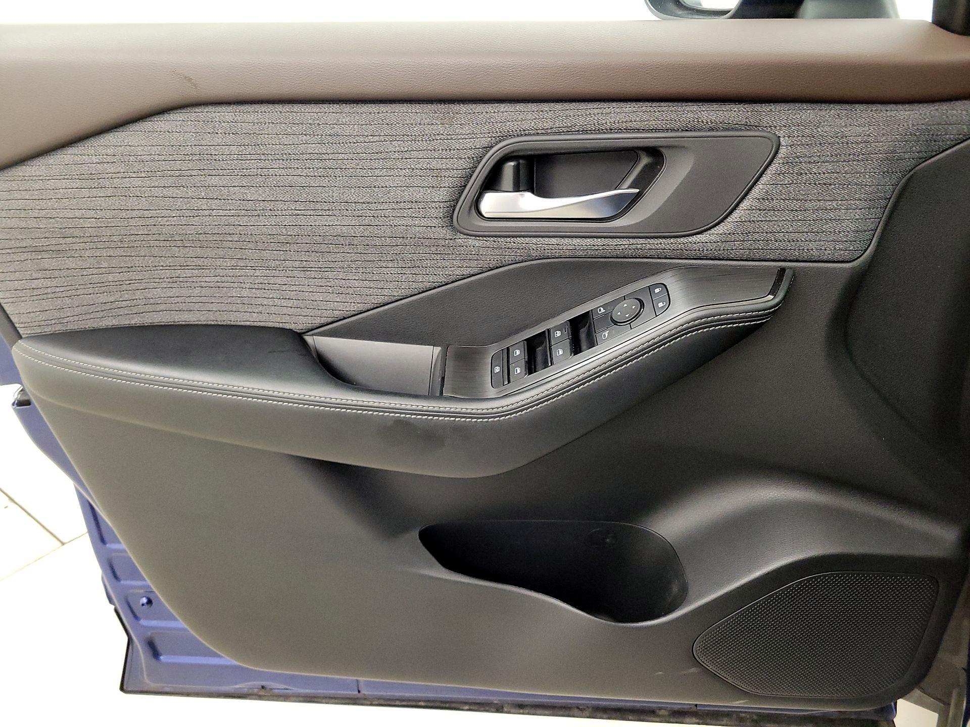 Thumbnail: 2023 Nissan Rogue - 12