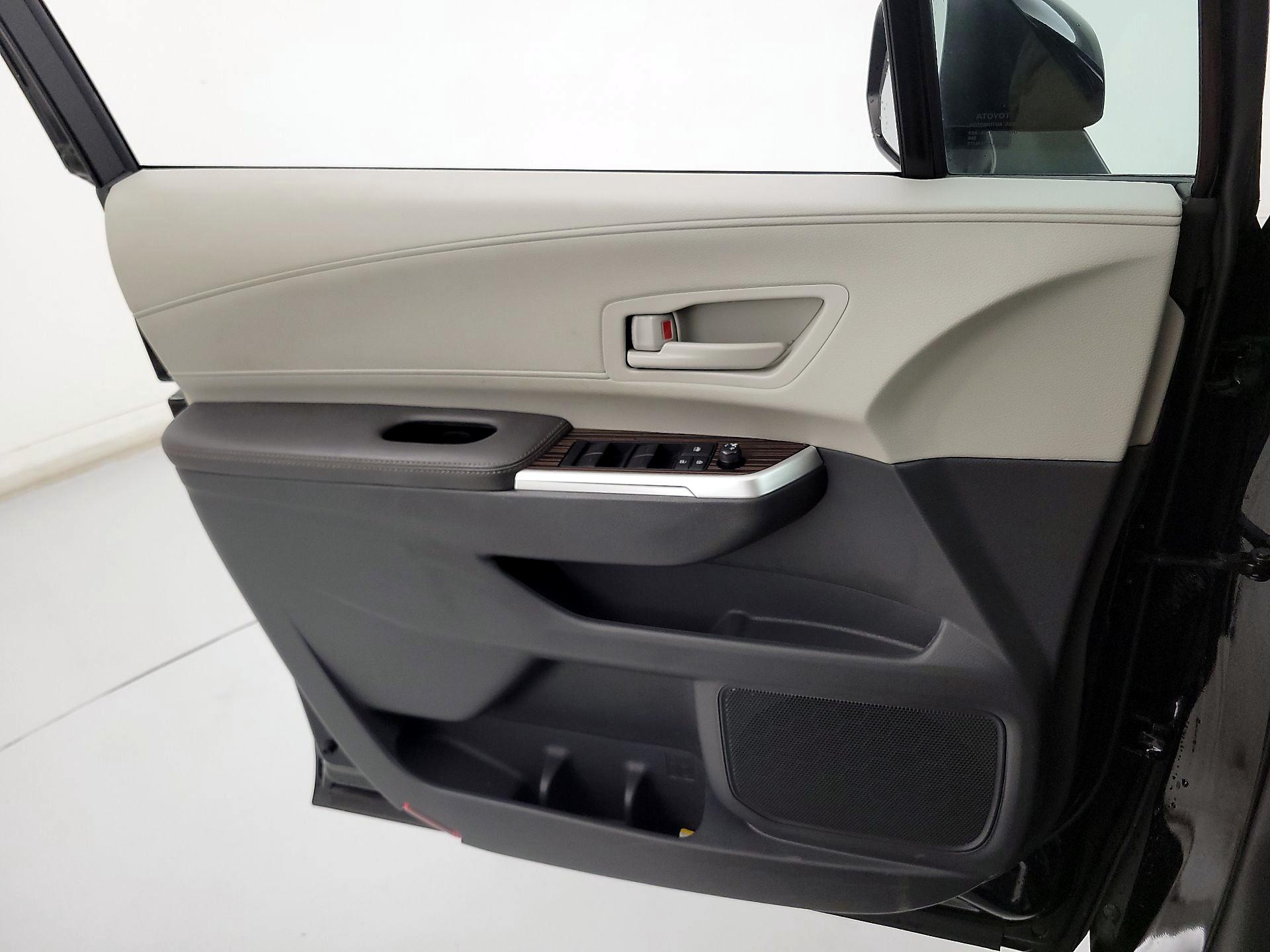 Thumbnail: 2024 Toyota Sienna - 12