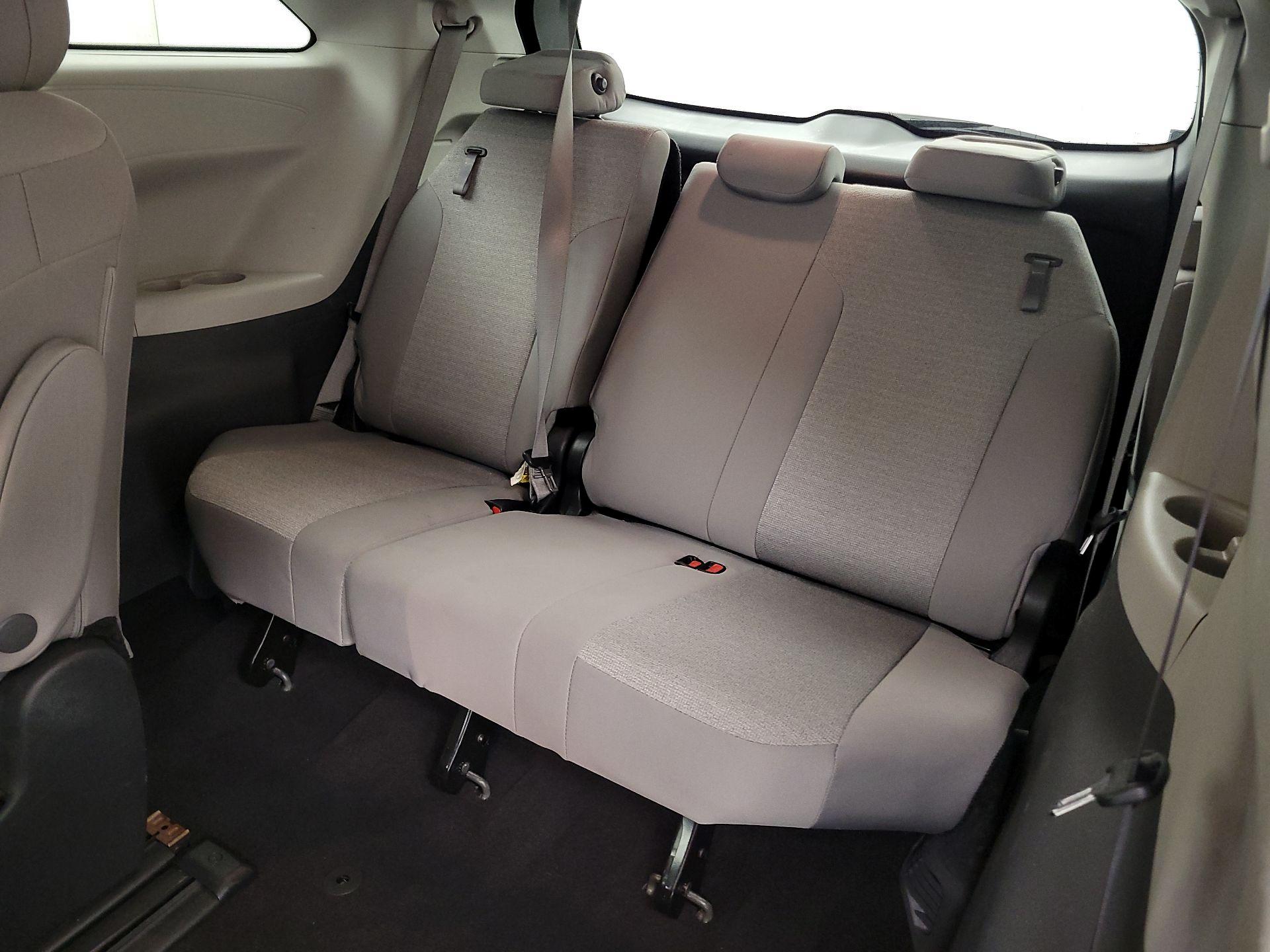 Thumbnail: 2024 Toyota Sienna - 20