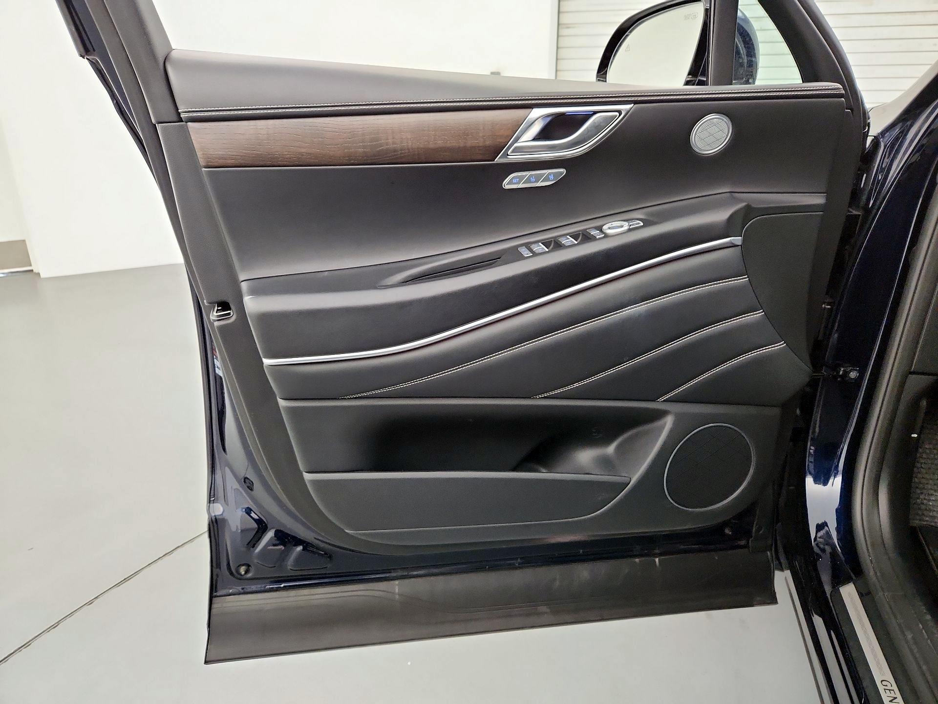 Thumbnail: 2024 Genesis GV80 - 12