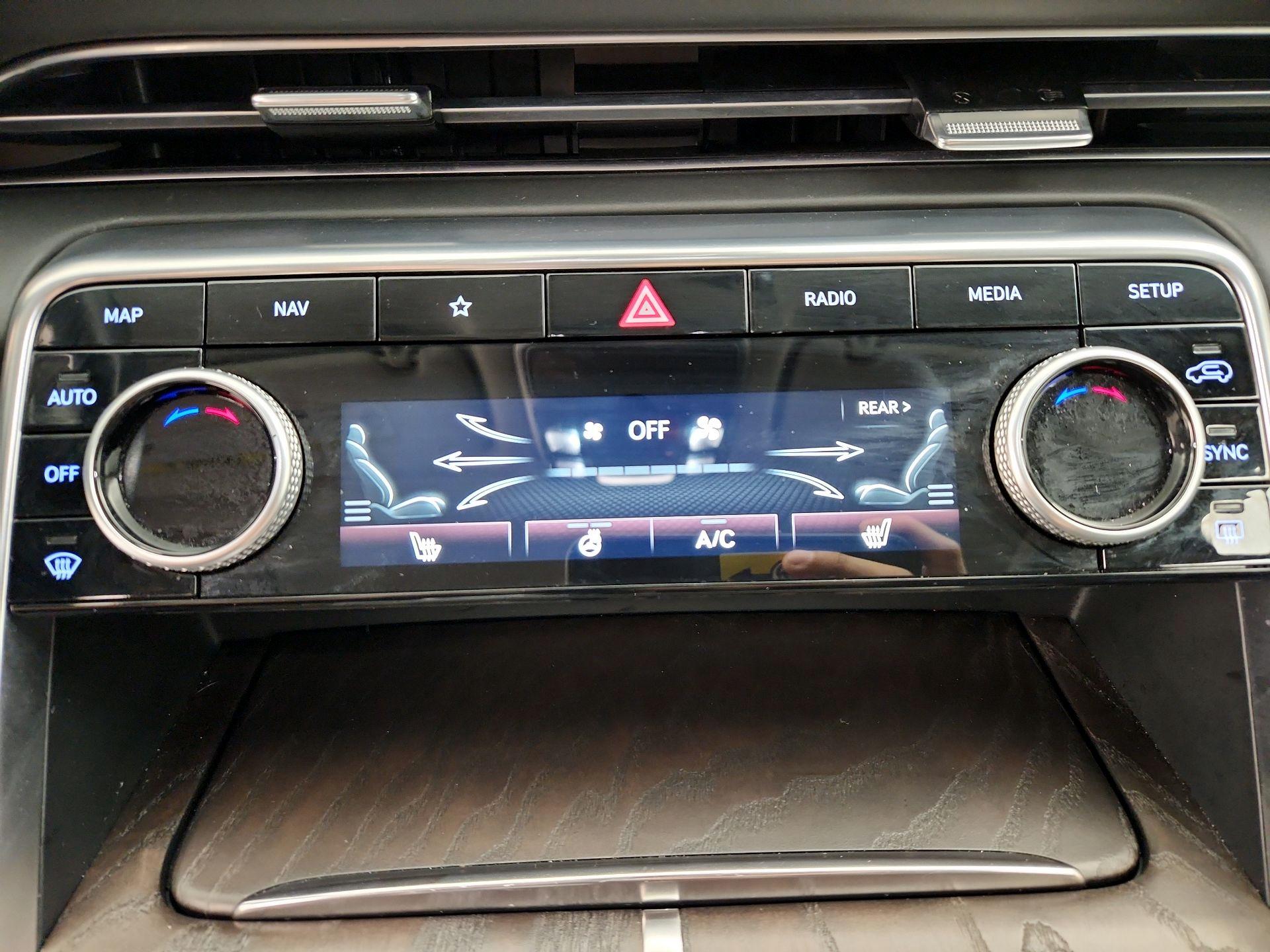 Thumbnail: 2024 Genesis GV80 - 16