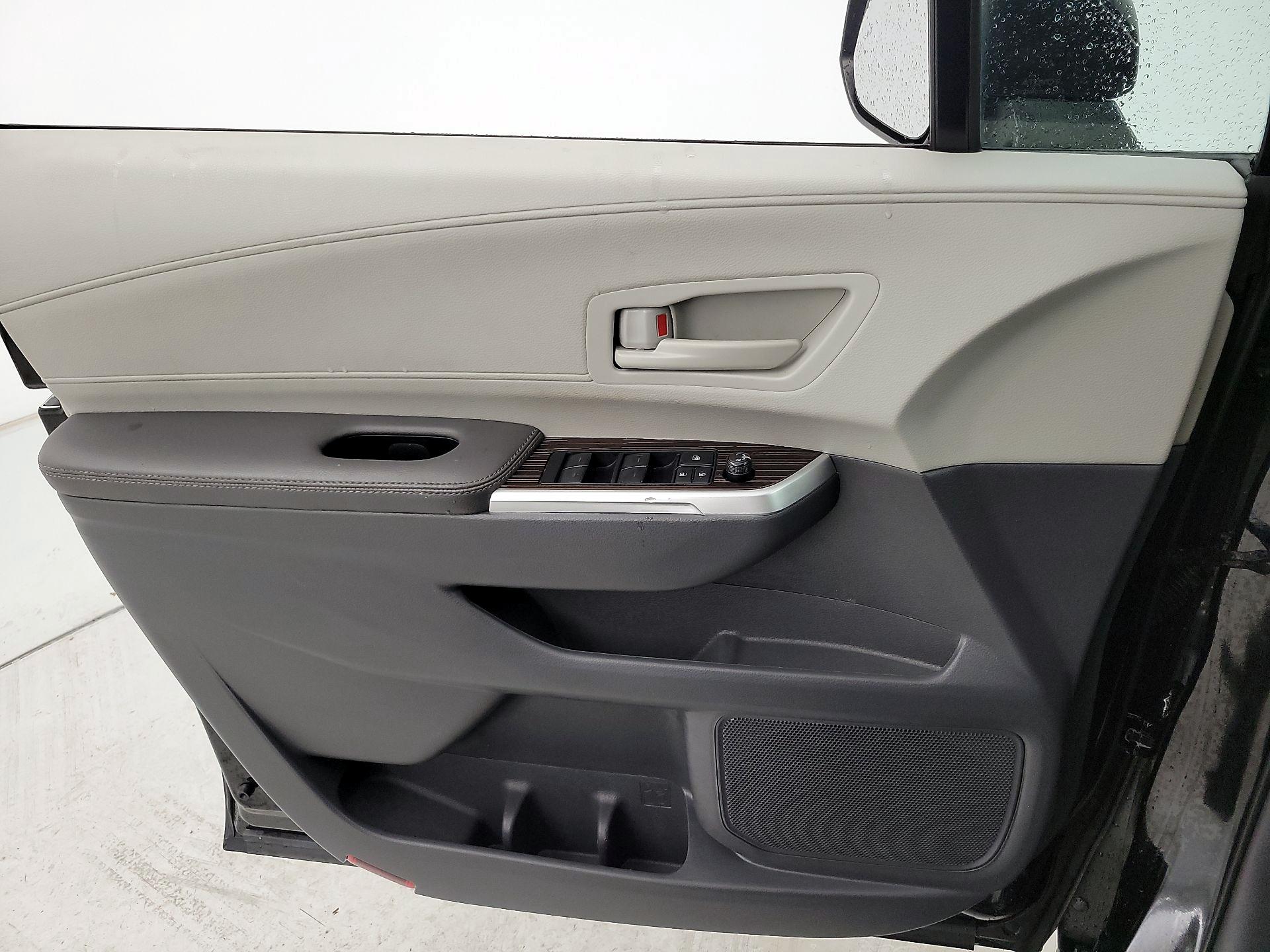 Thumbnail: 2024 Toyota Sienna - 12