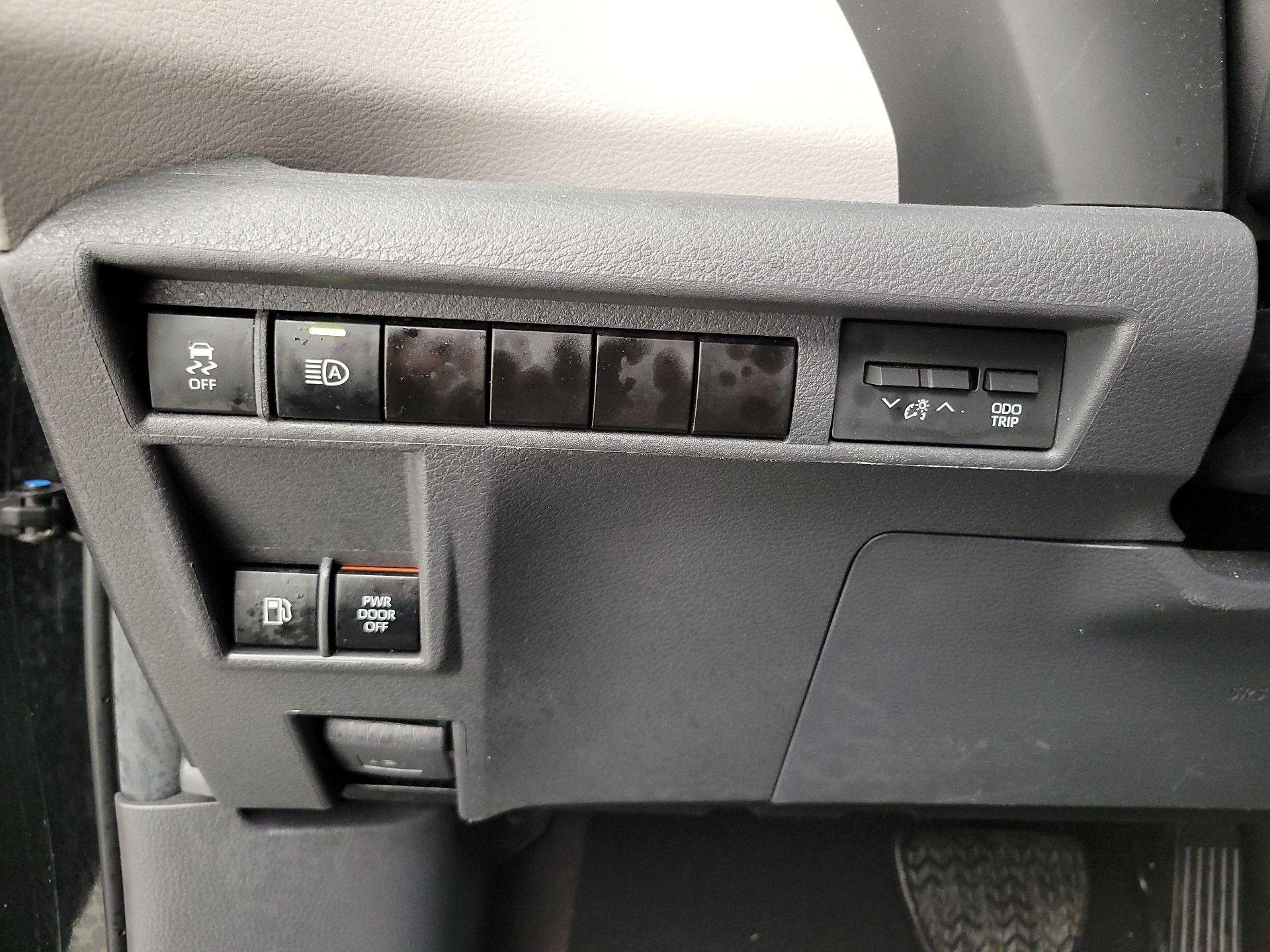 Thumbnail: 2024 Toyota Sienna - 13