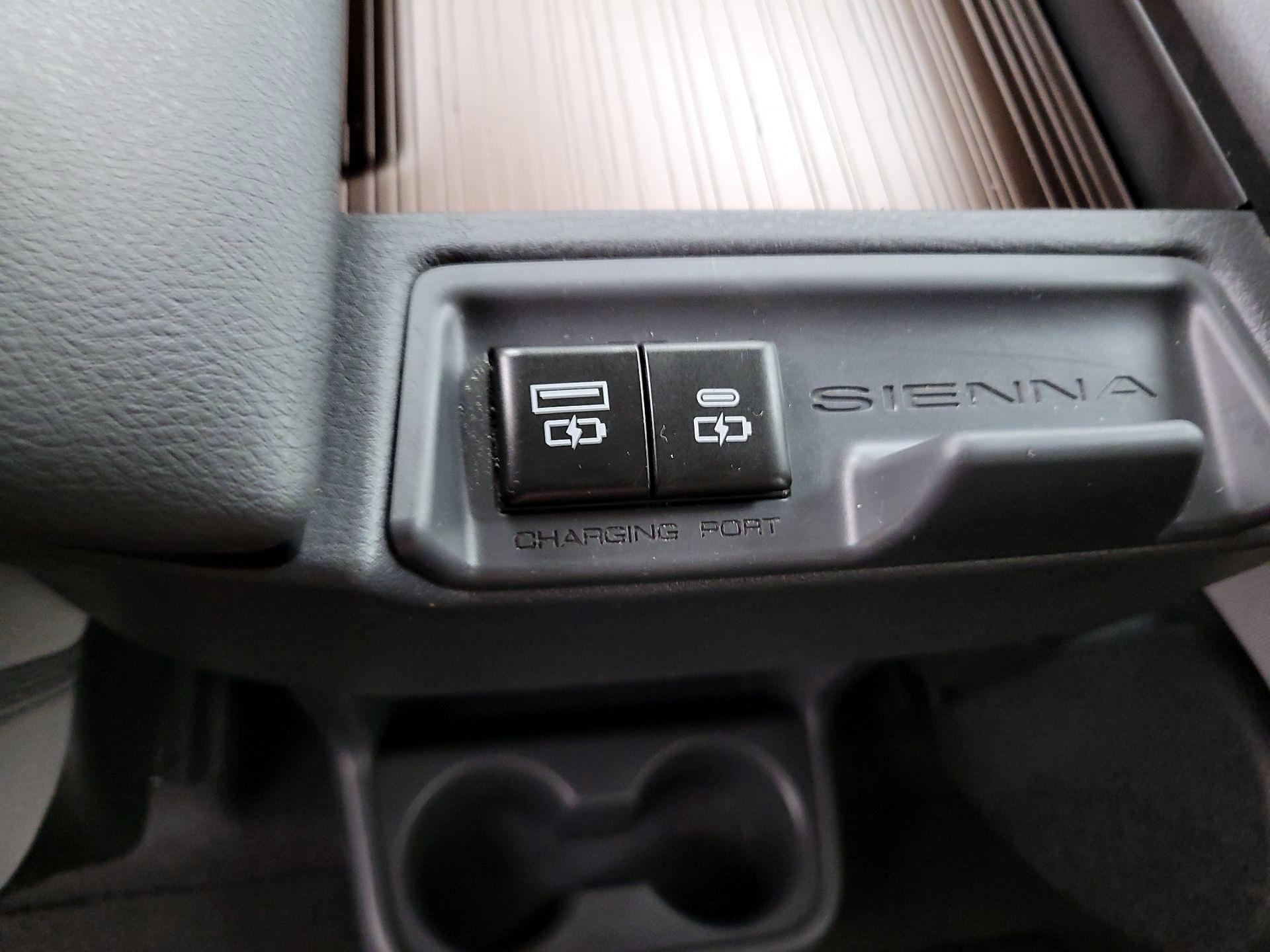 Thumbnail: 2024 Toyota Sienna - 18