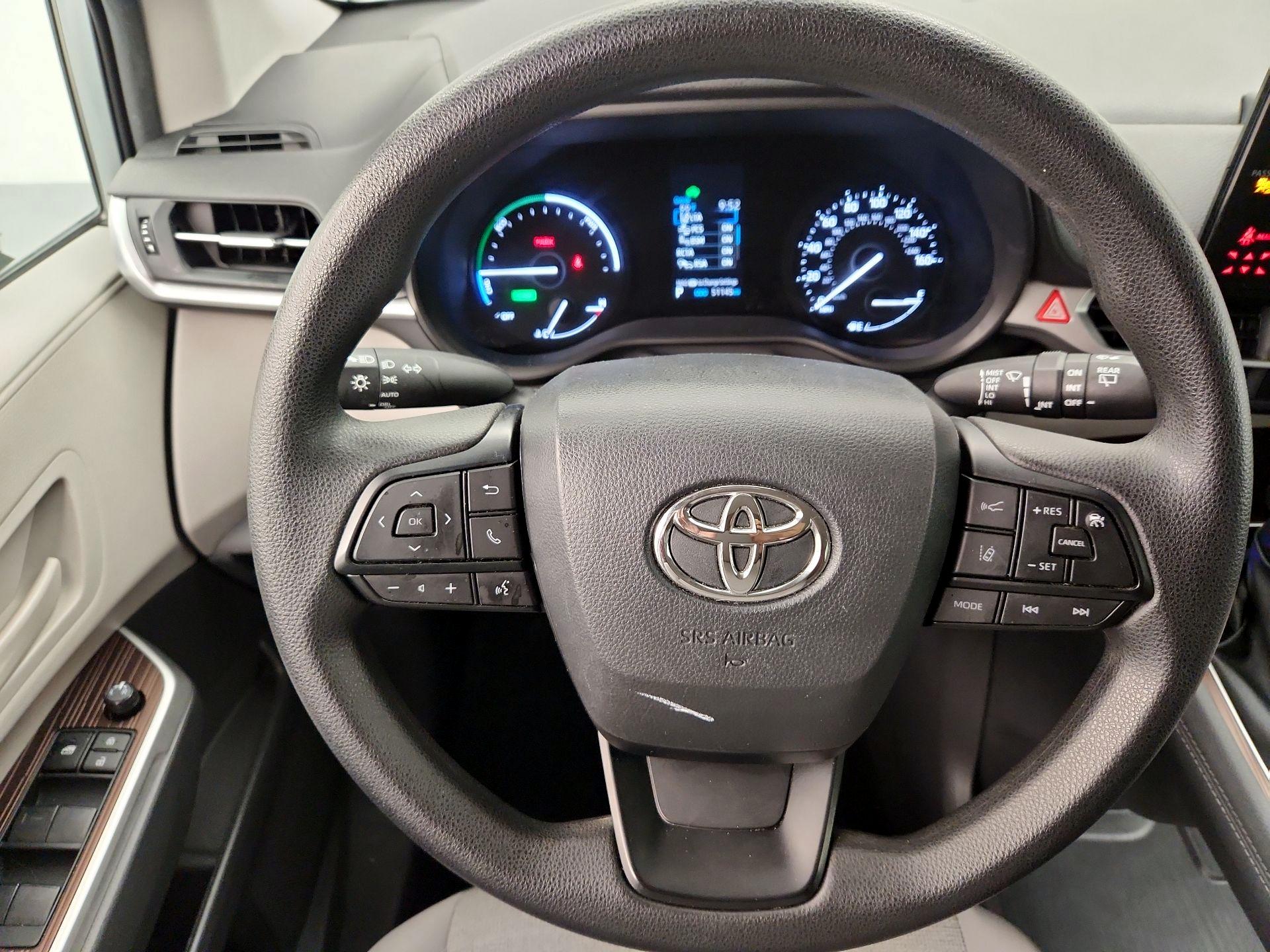 Thumbnail: 2024 Toyota Sienna - 10