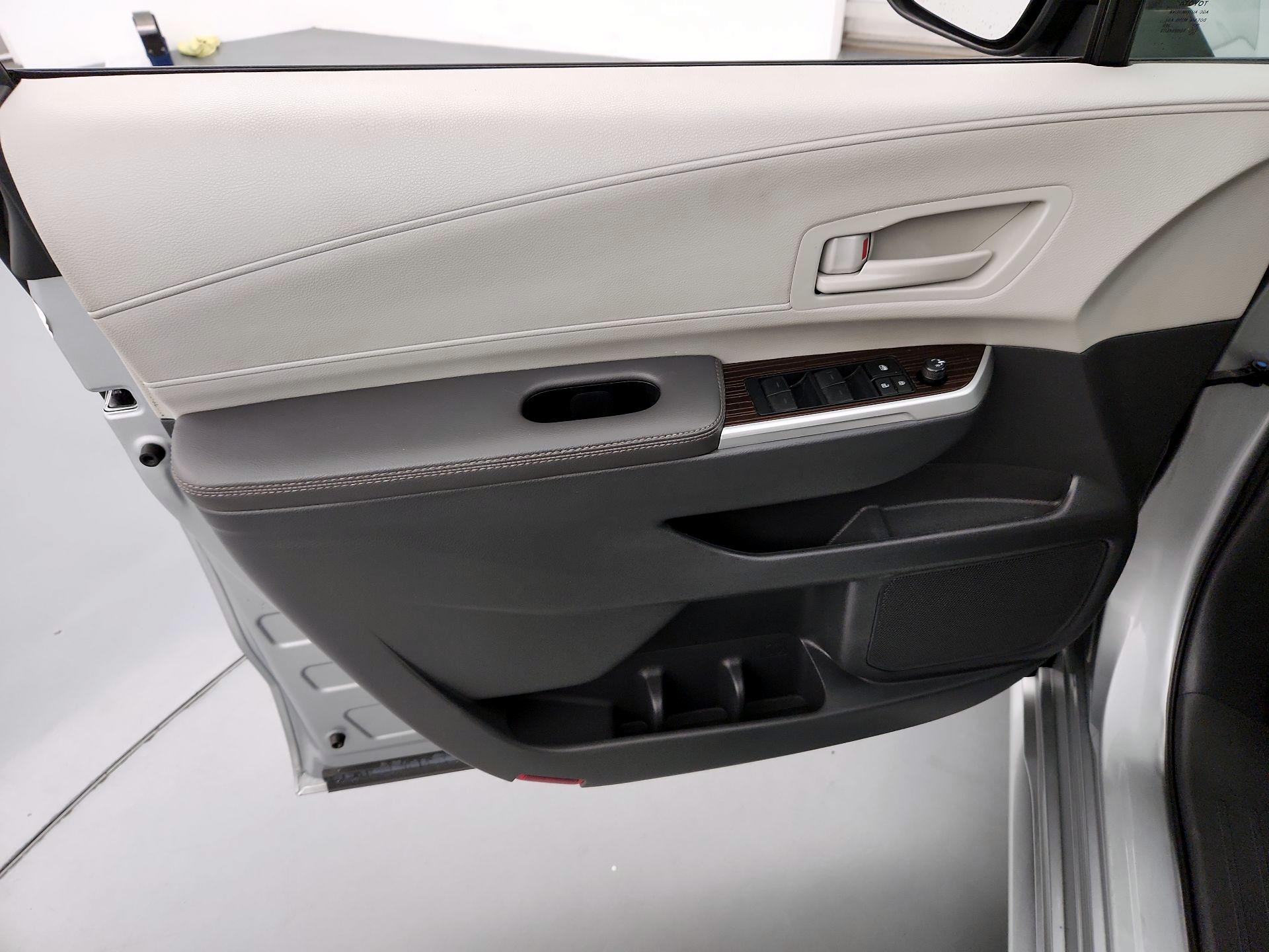 Thumbnail: 2024 Toyota Sienna - 12