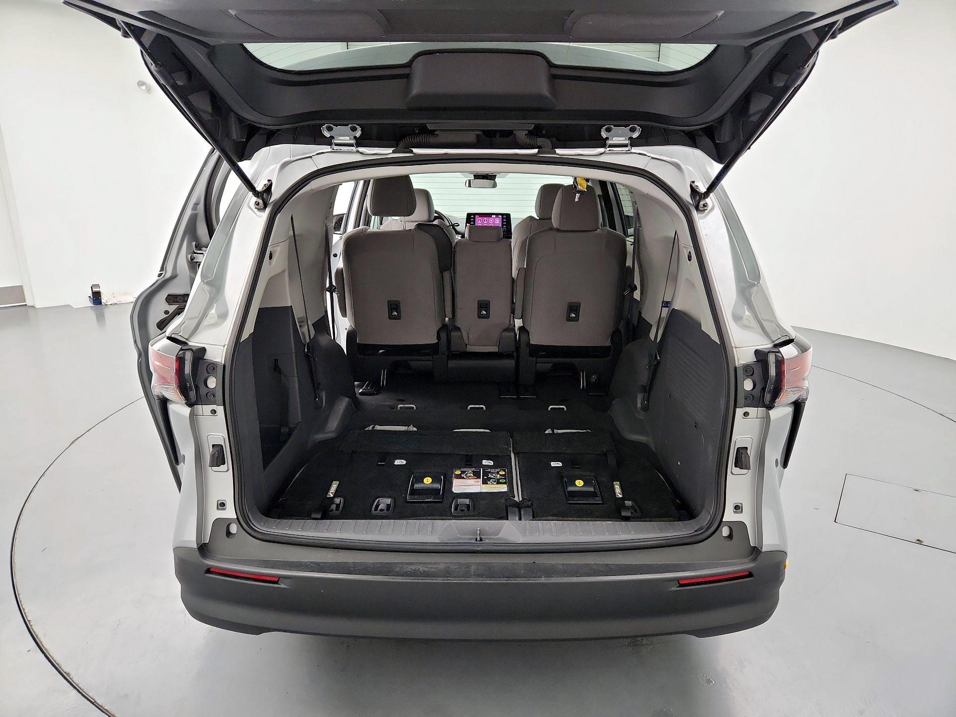 Thumbnail: 2024 Toyota Sienna - 20