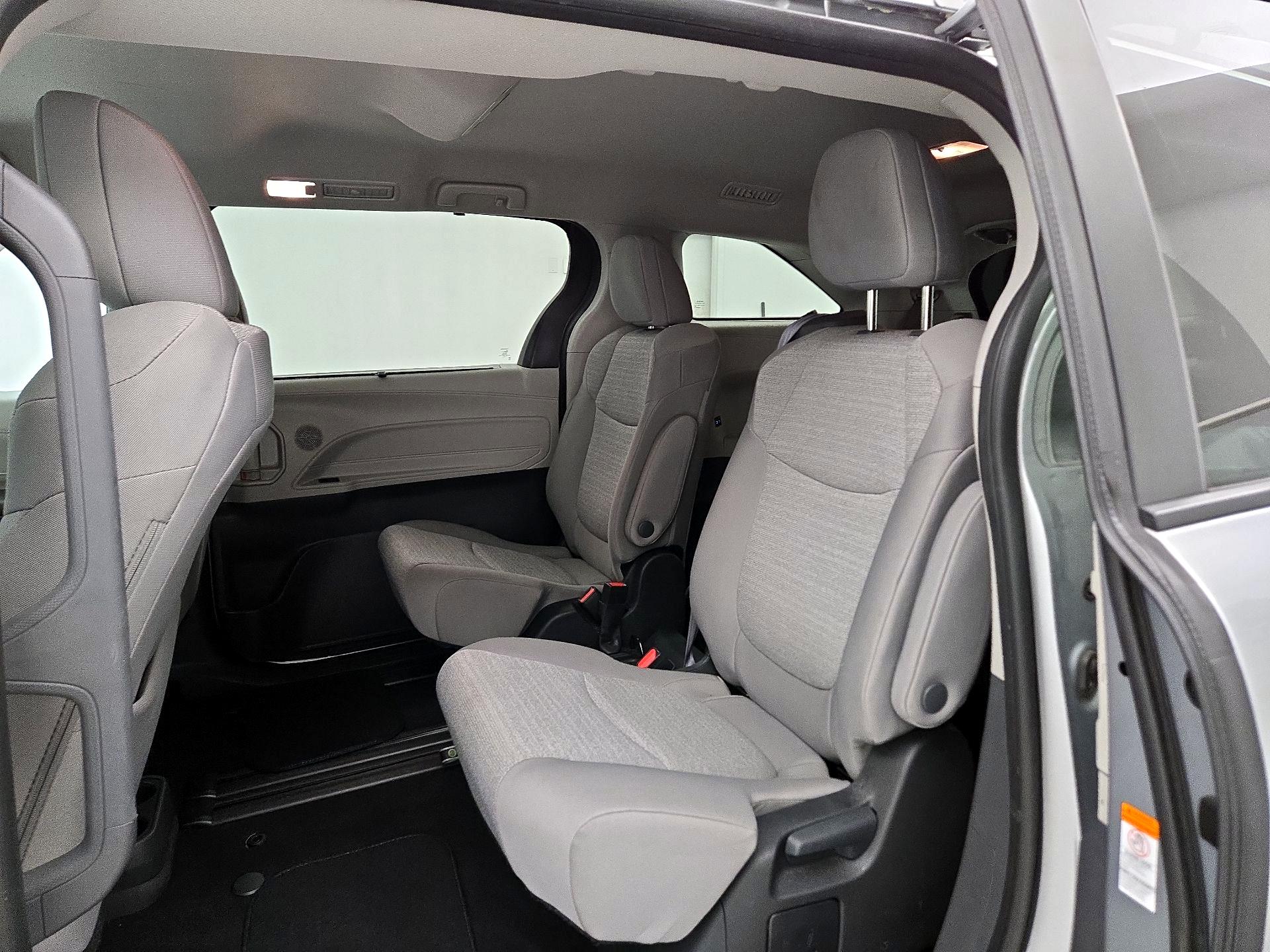 Thumbnail: 2024 Toyota Sienna - 19