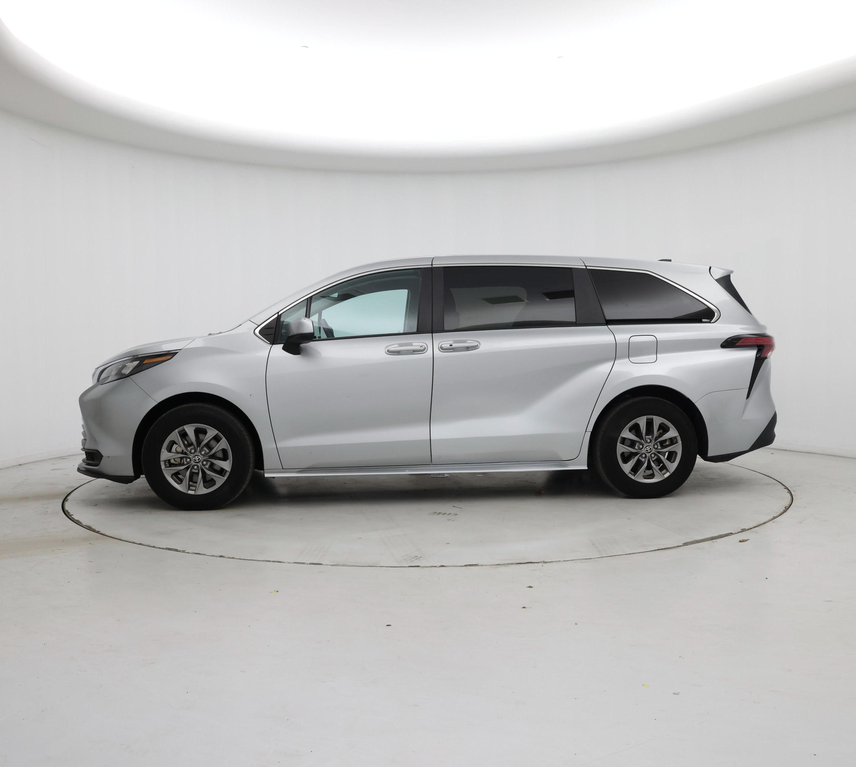 Thumbnail: 2024 Toyota Sienna - 3