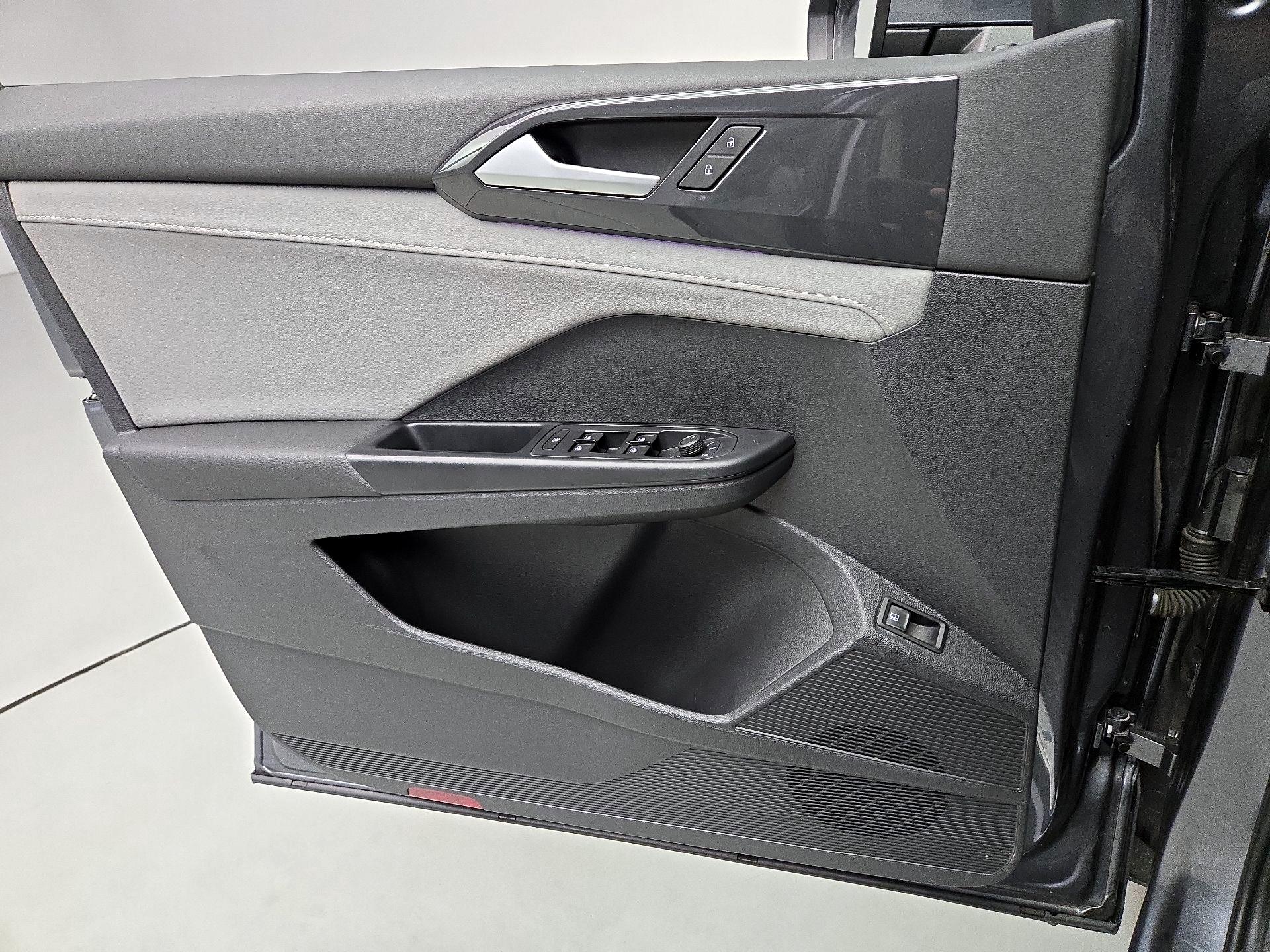 Thumbnail: 2022 Volkswagen Taos - 12