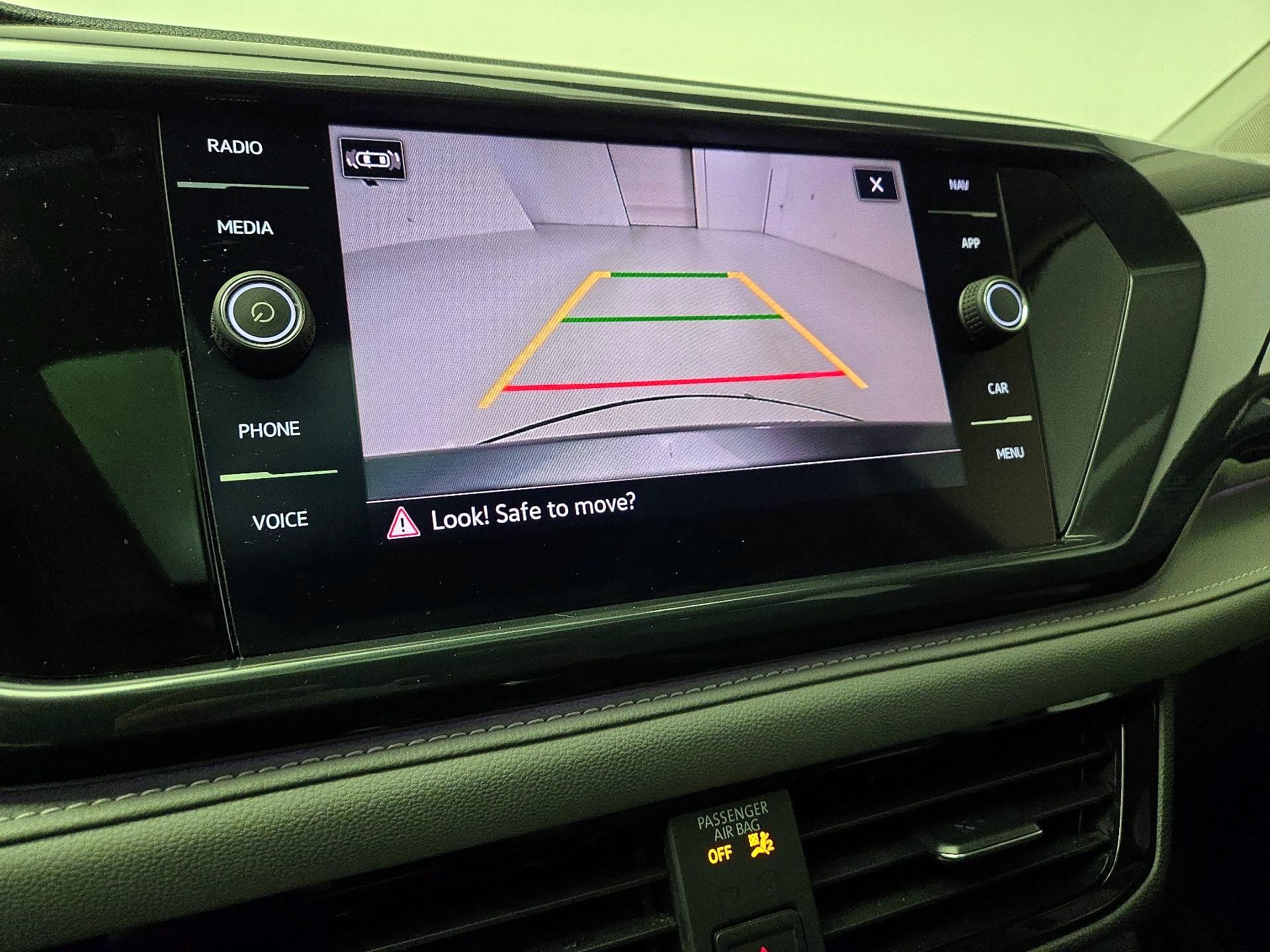 Thumbnail: 2022 Volkswagen Taos - 15