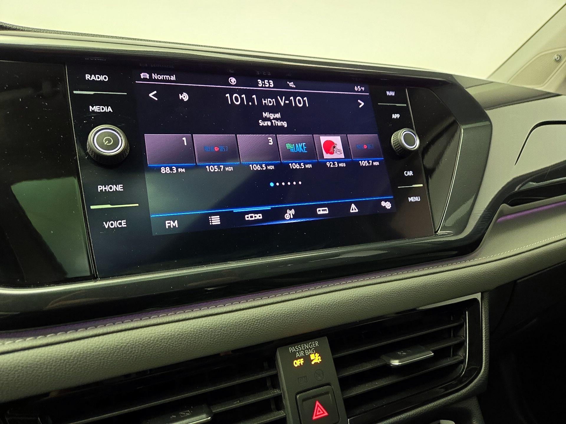 Thumbnail: 2022 Volkswagen Taos - 16