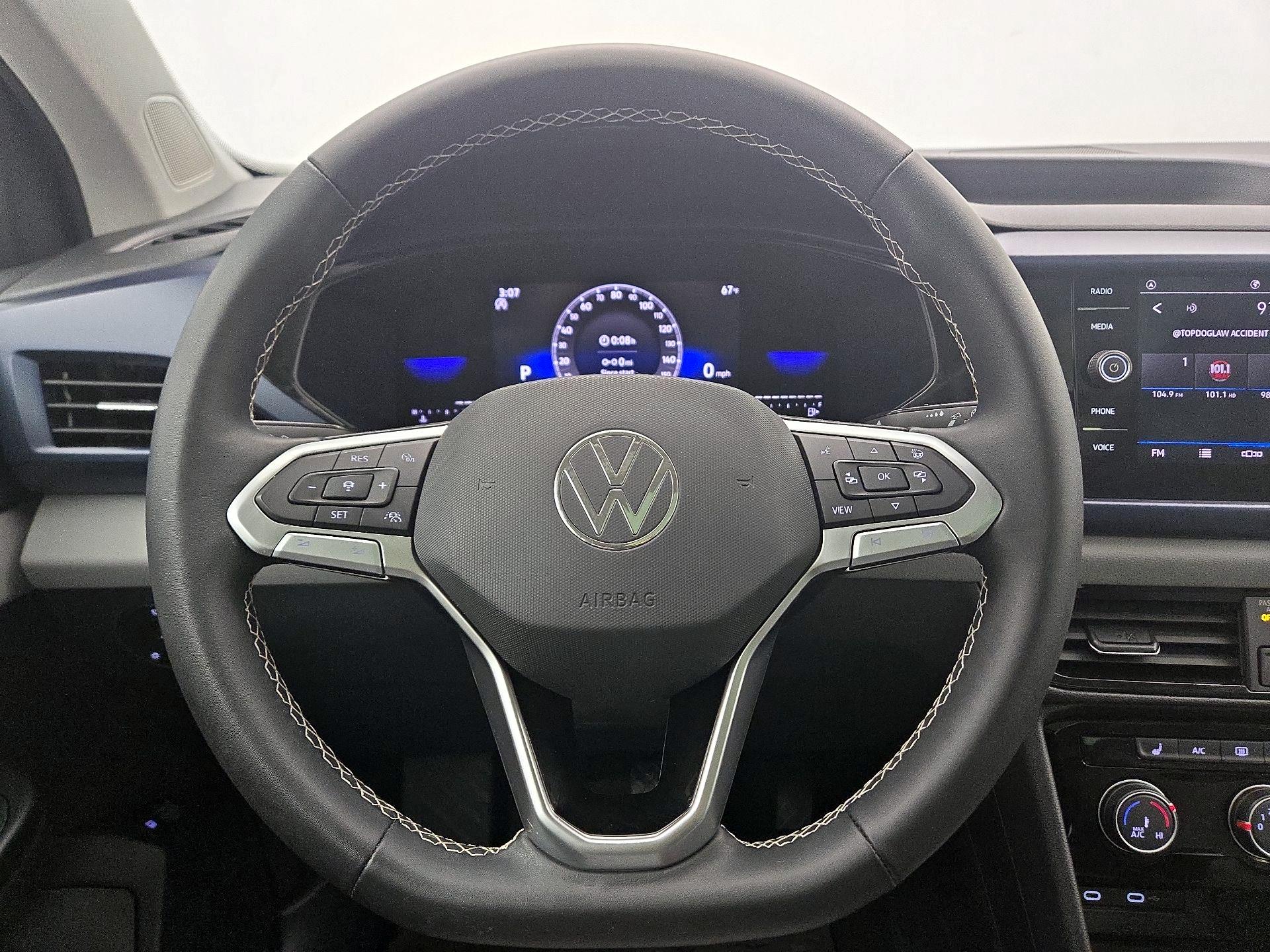 Thumbnail: 2023 Volkswagen Taos - 10