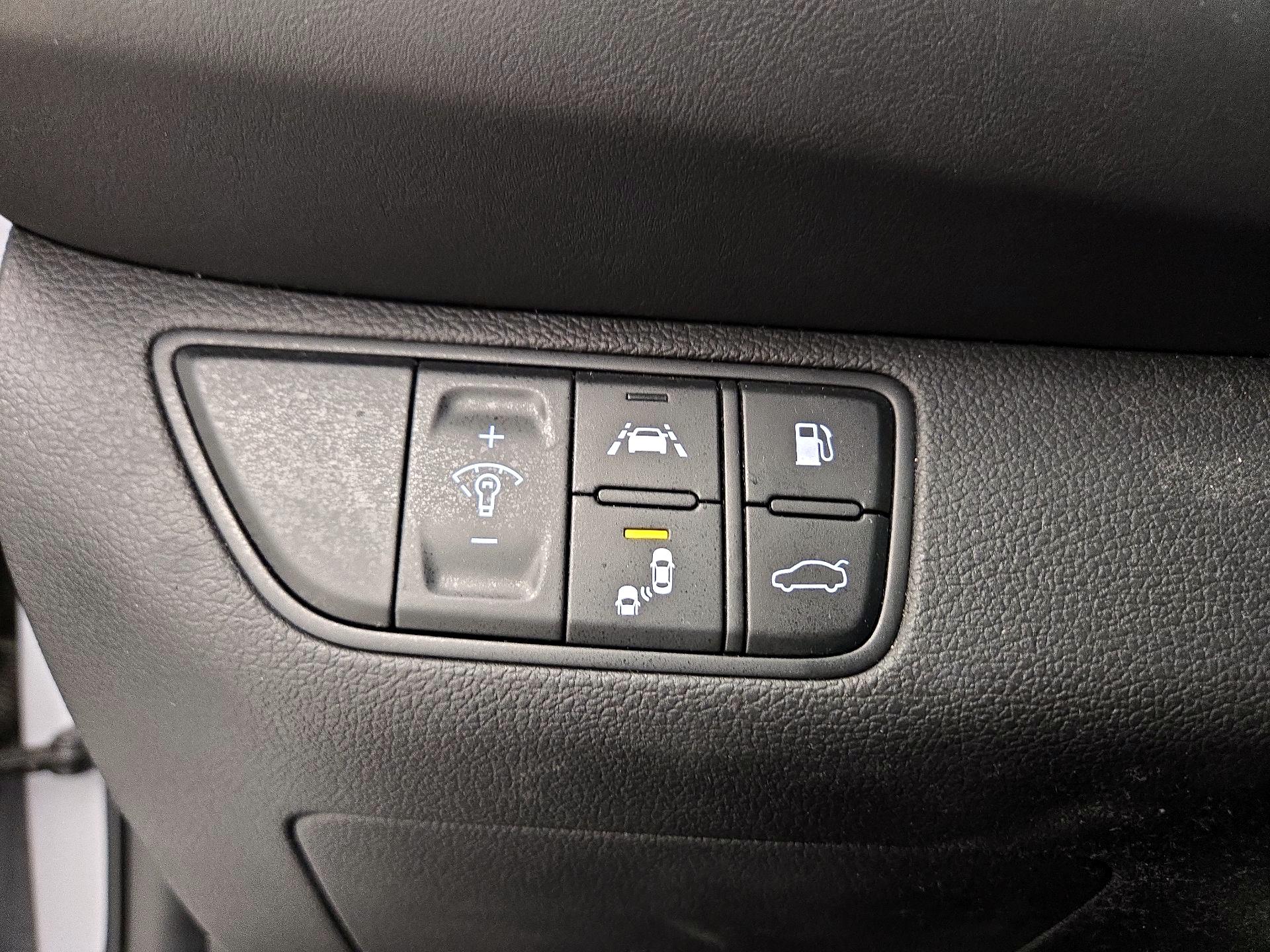 Thumbnail: 2021 Genesis G70 - 13