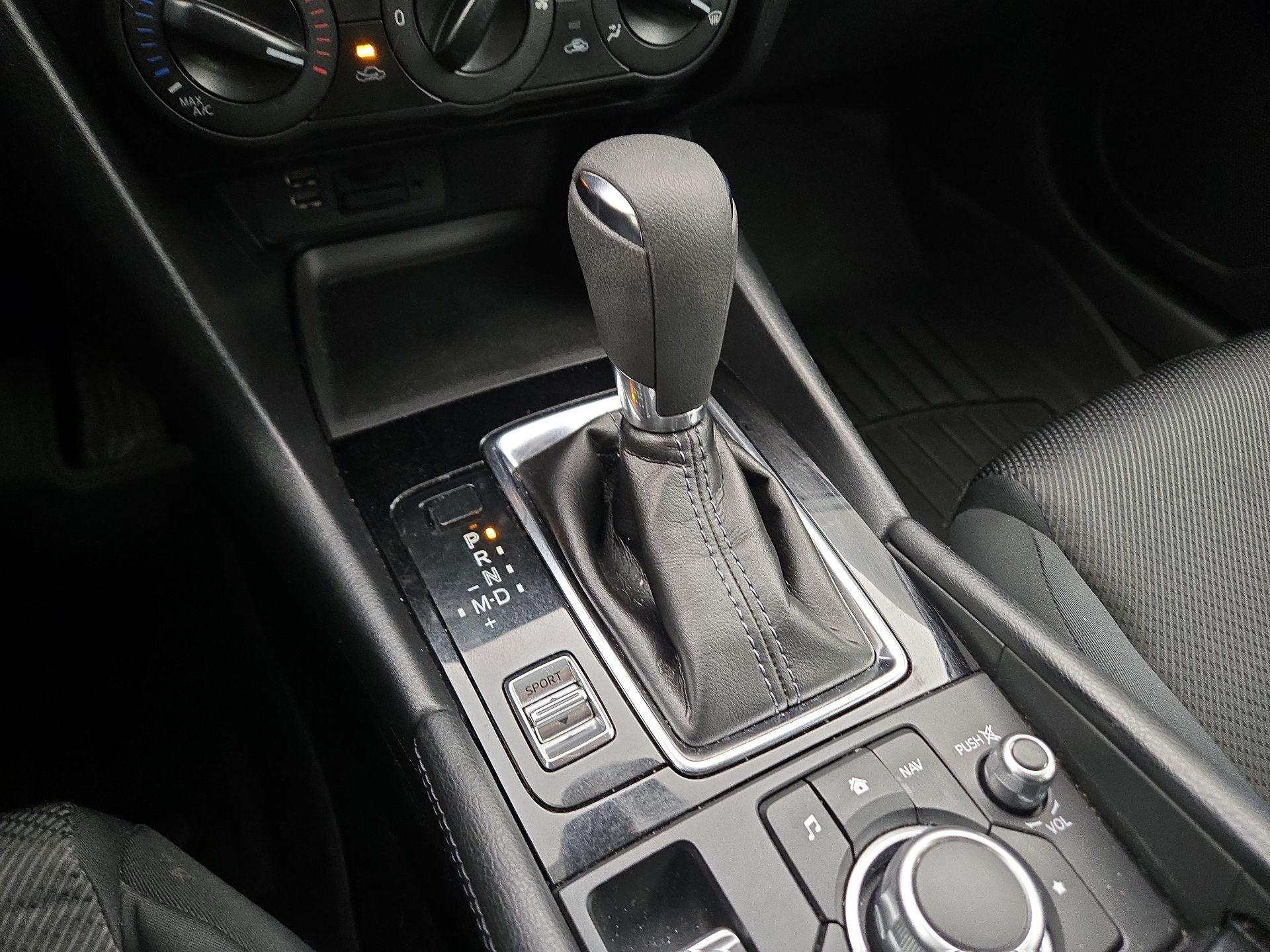 Thumbnail: 2018 Mazda Mazda3 - 17