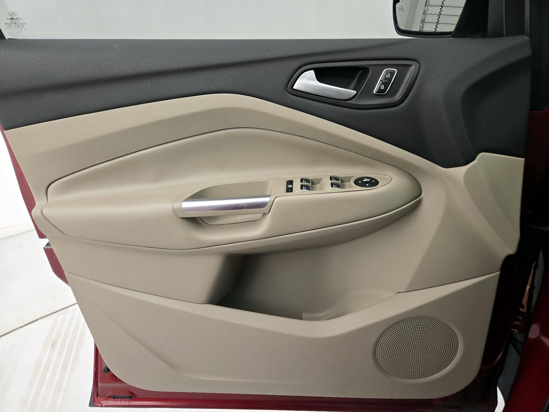 Thumbnail: 2016 Ford Escape - 12