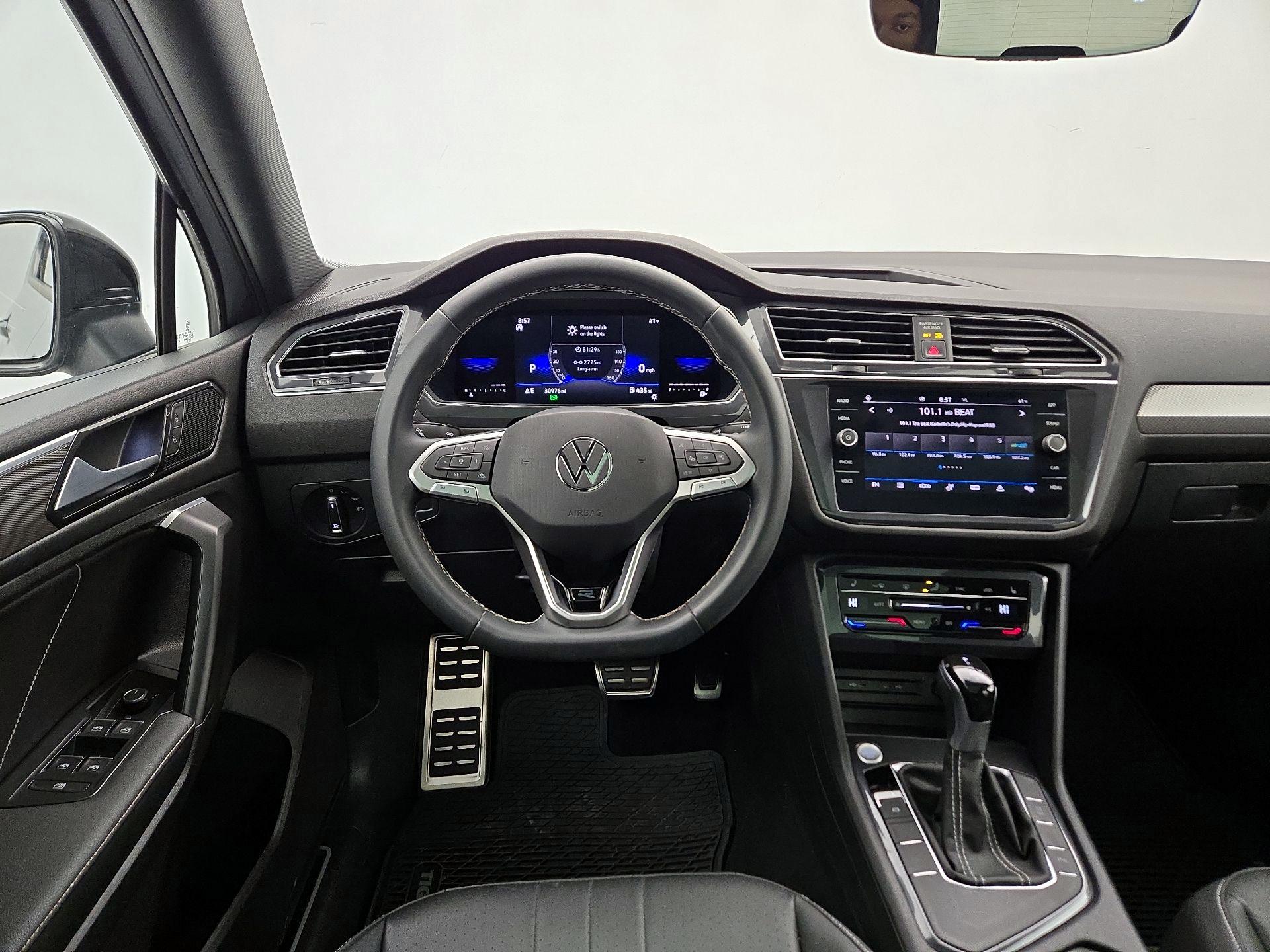 Thumbnail: 2023 Volkswagen Tiguan - 10