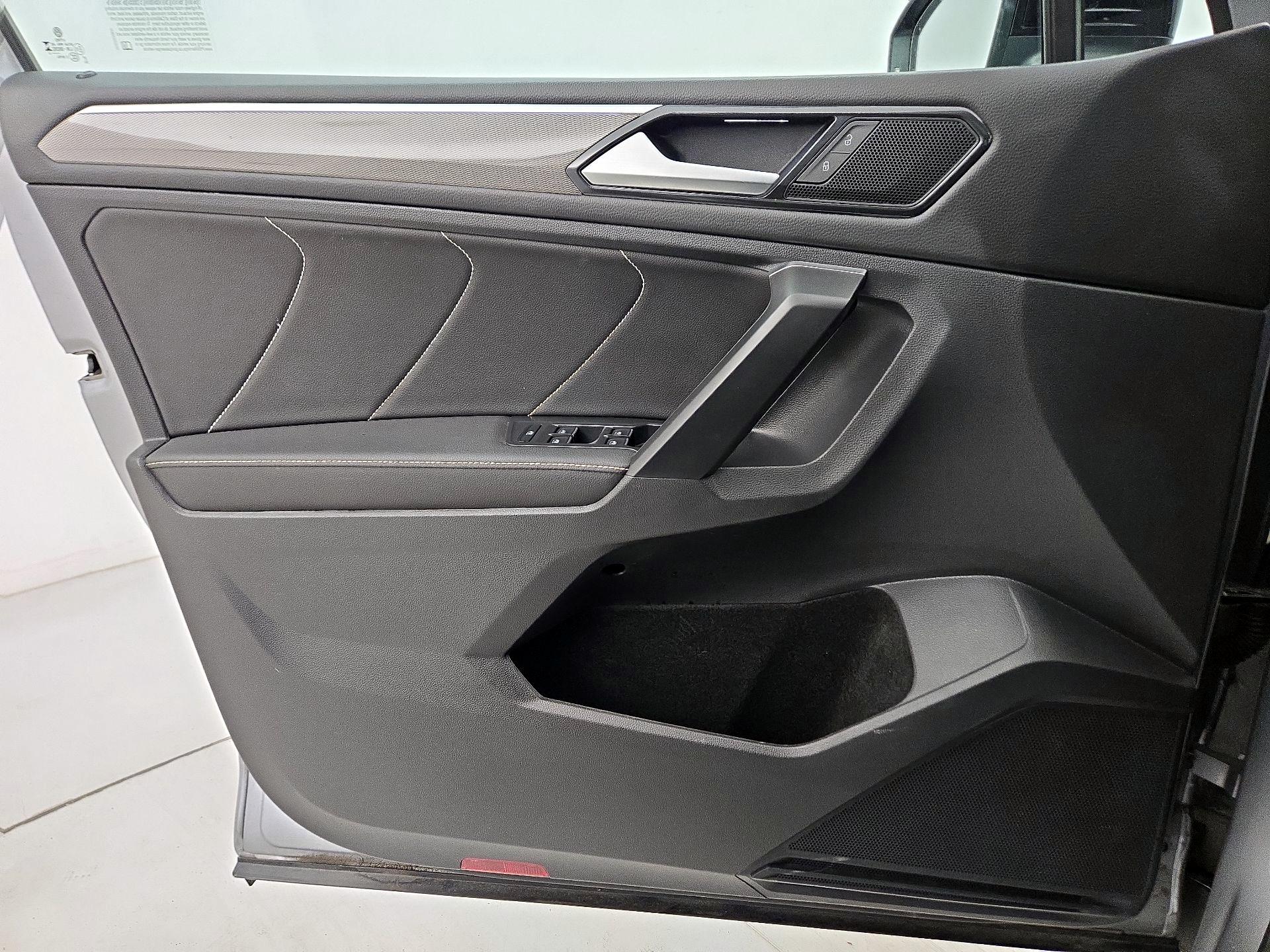 Thumbnail: 2023 Volkswagen Tiguan - 12