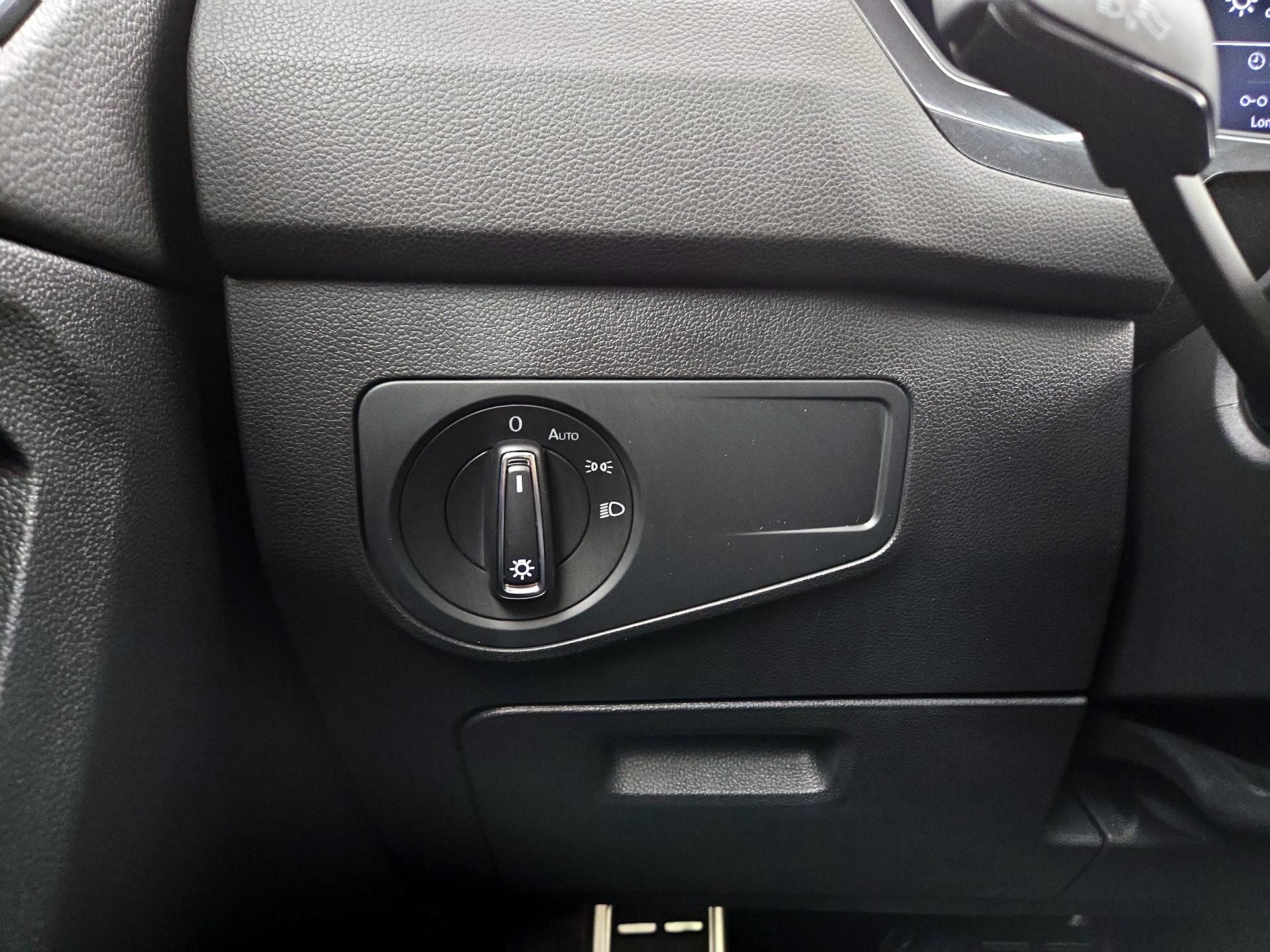 Thumbnail: 2023 Volkswagen Tiguan - 13