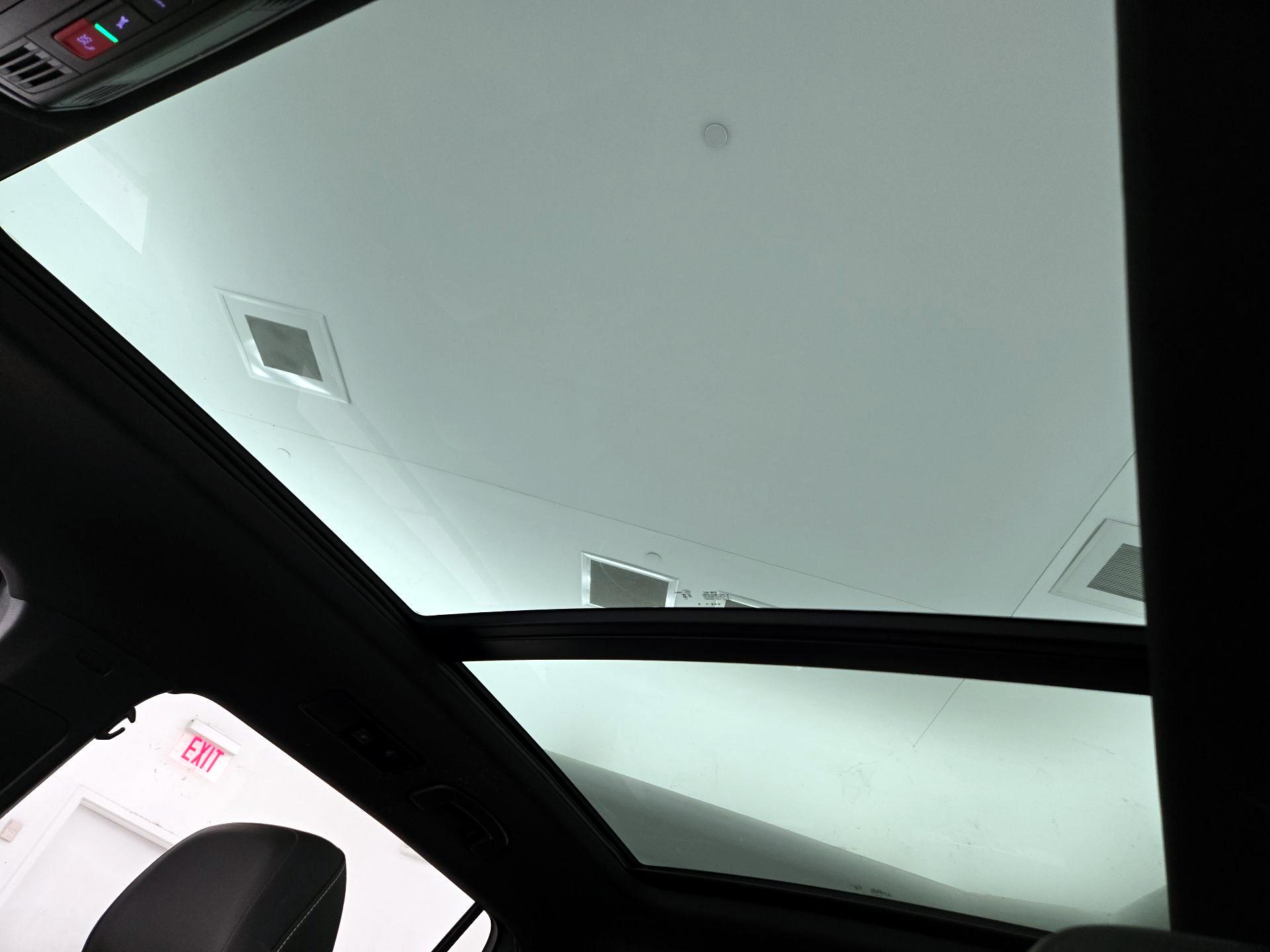 Thumbnail: 2023 Volkswagen Tiguan - 19