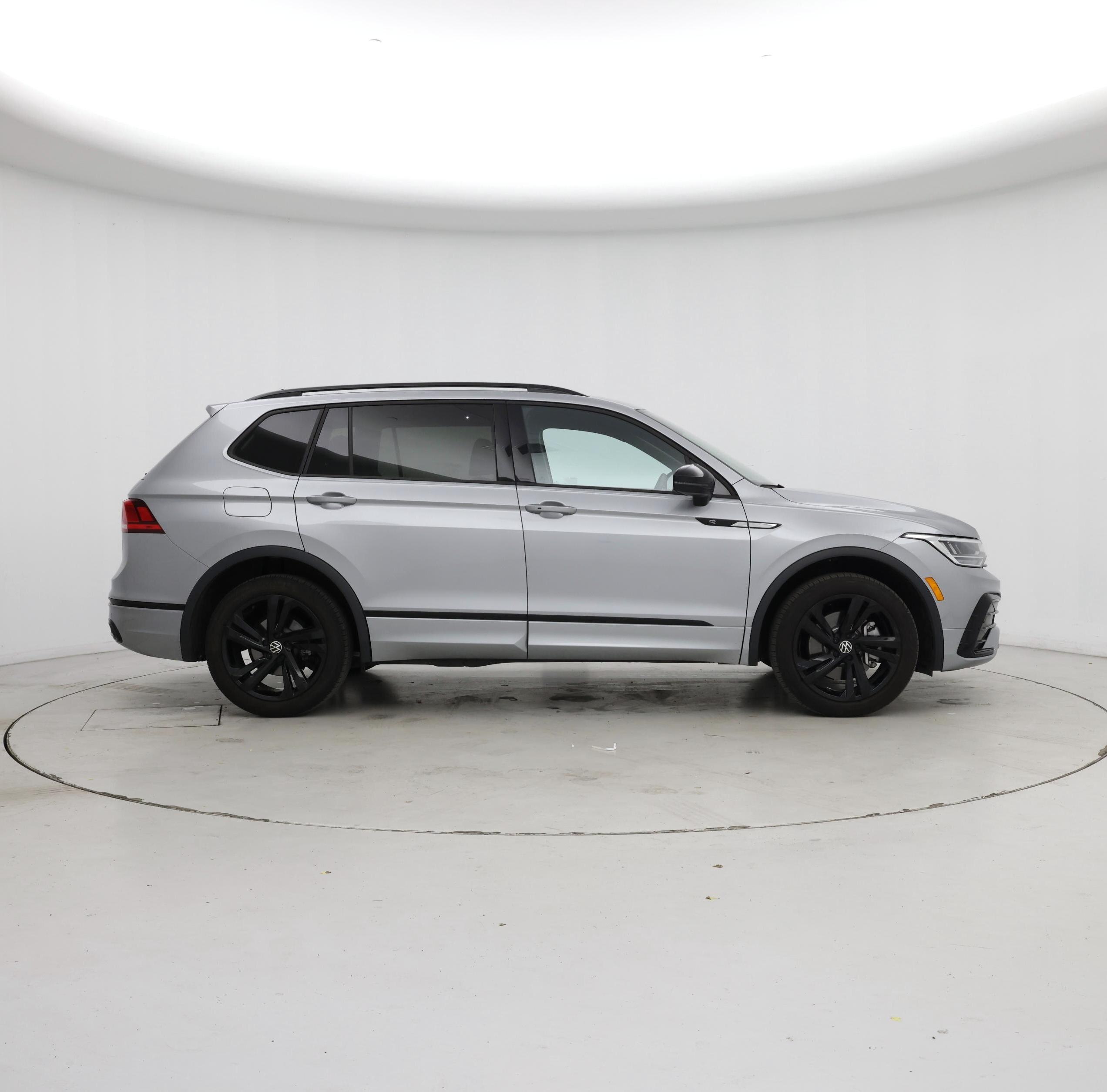 Thumbnail: 2023 Volkswagen Tiguan - 7