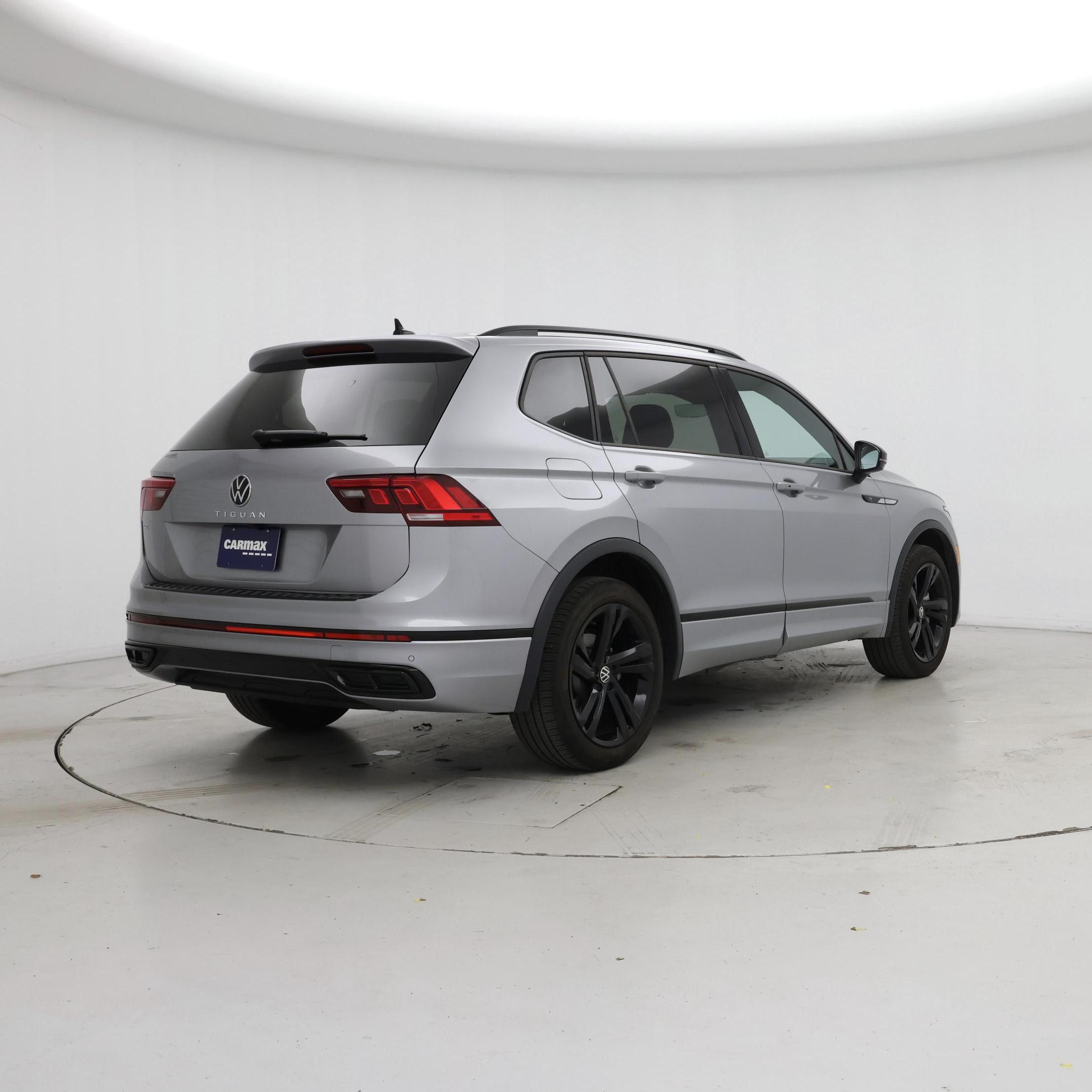 Thumbnail: 2023 Volkswagen Tiguan - 8