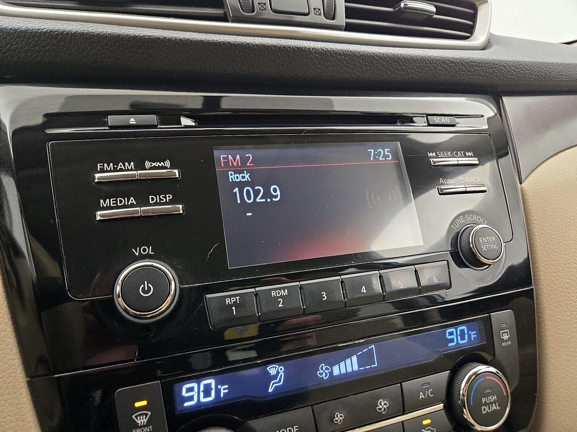 Thumbnail: 2015 Nissan Rogue - 15