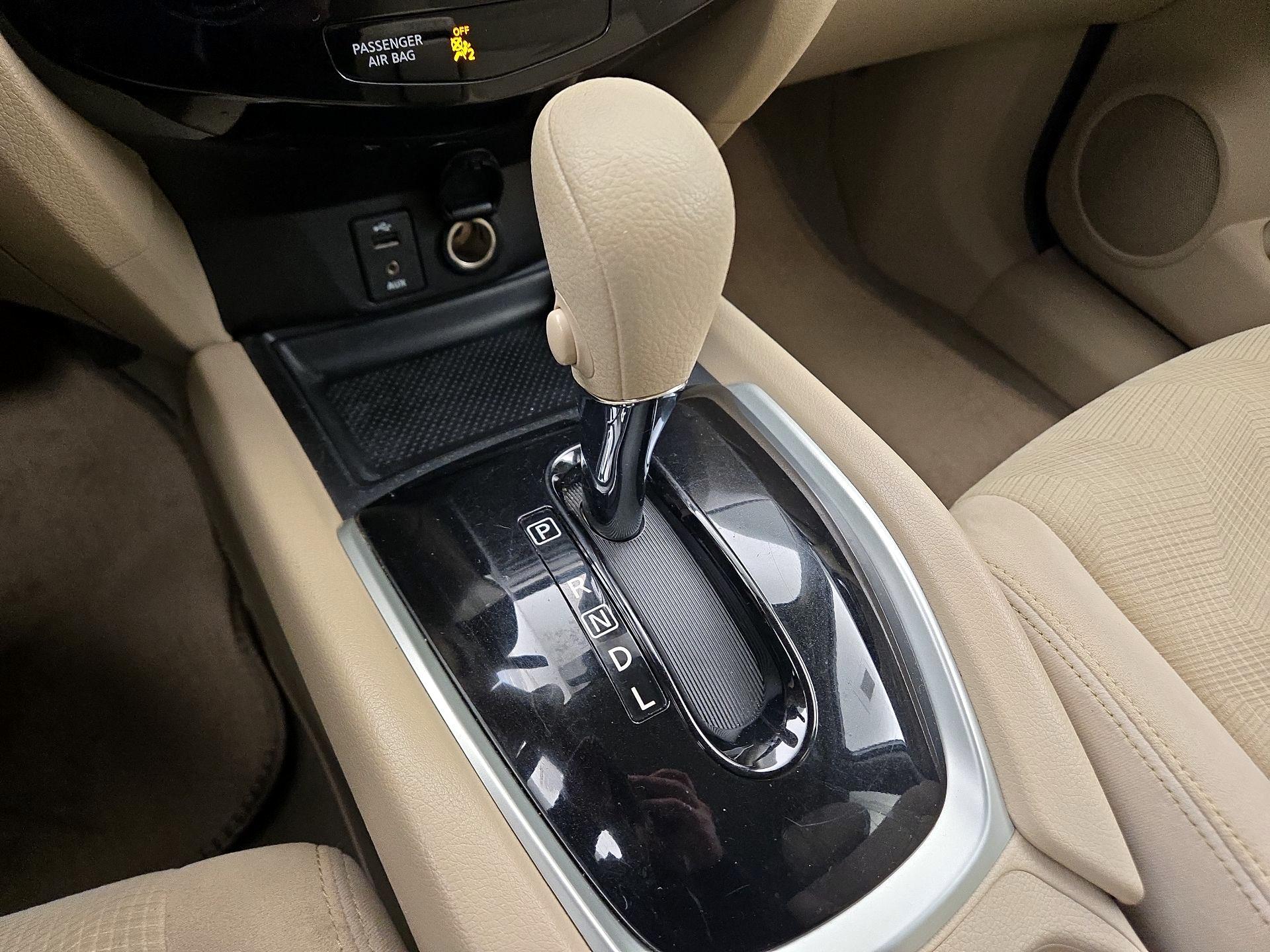 Thumbnail: 2015 Nissan Rogue - 17