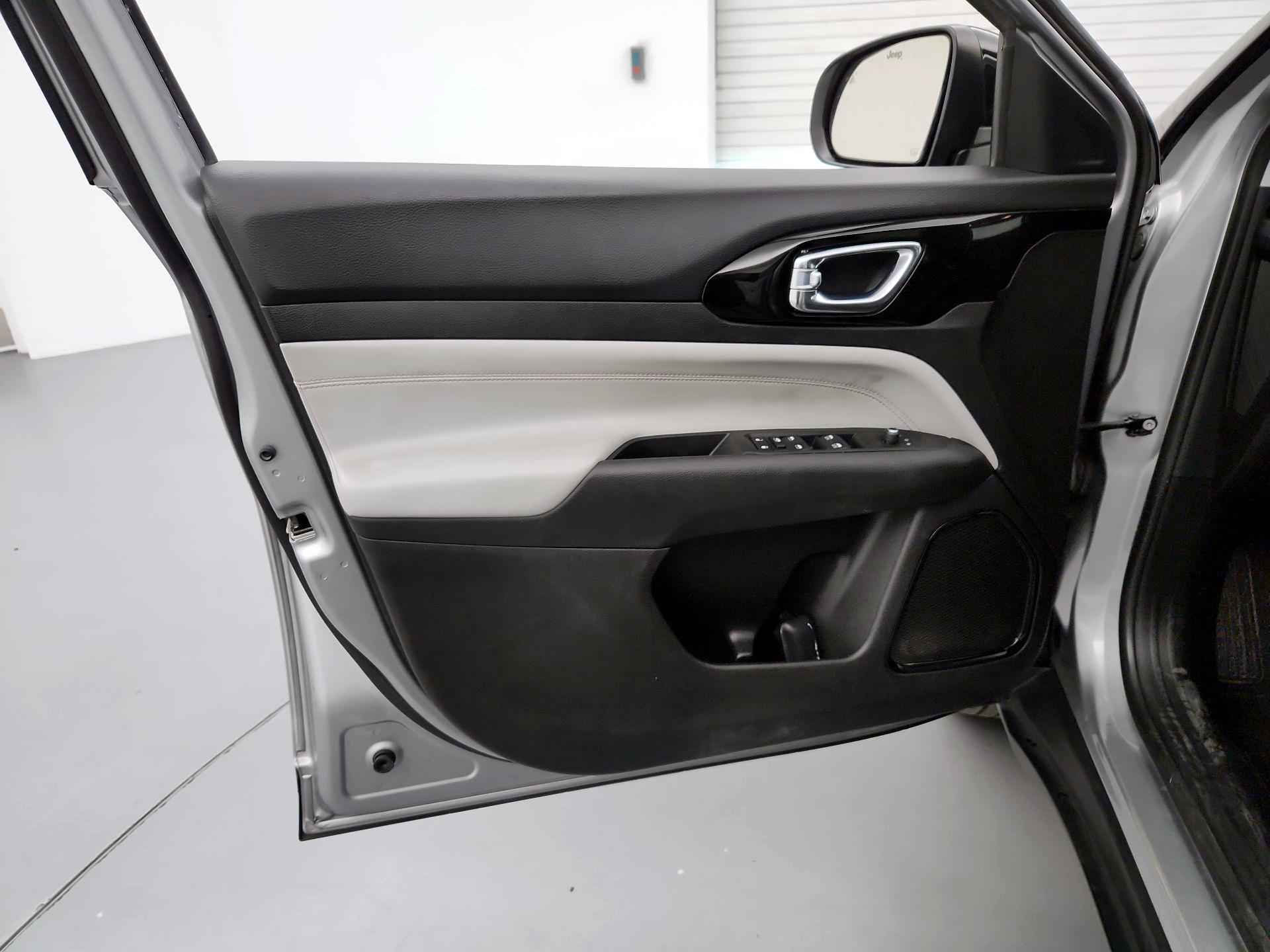 Thumbnail: 2022 Jeep Compass - 12